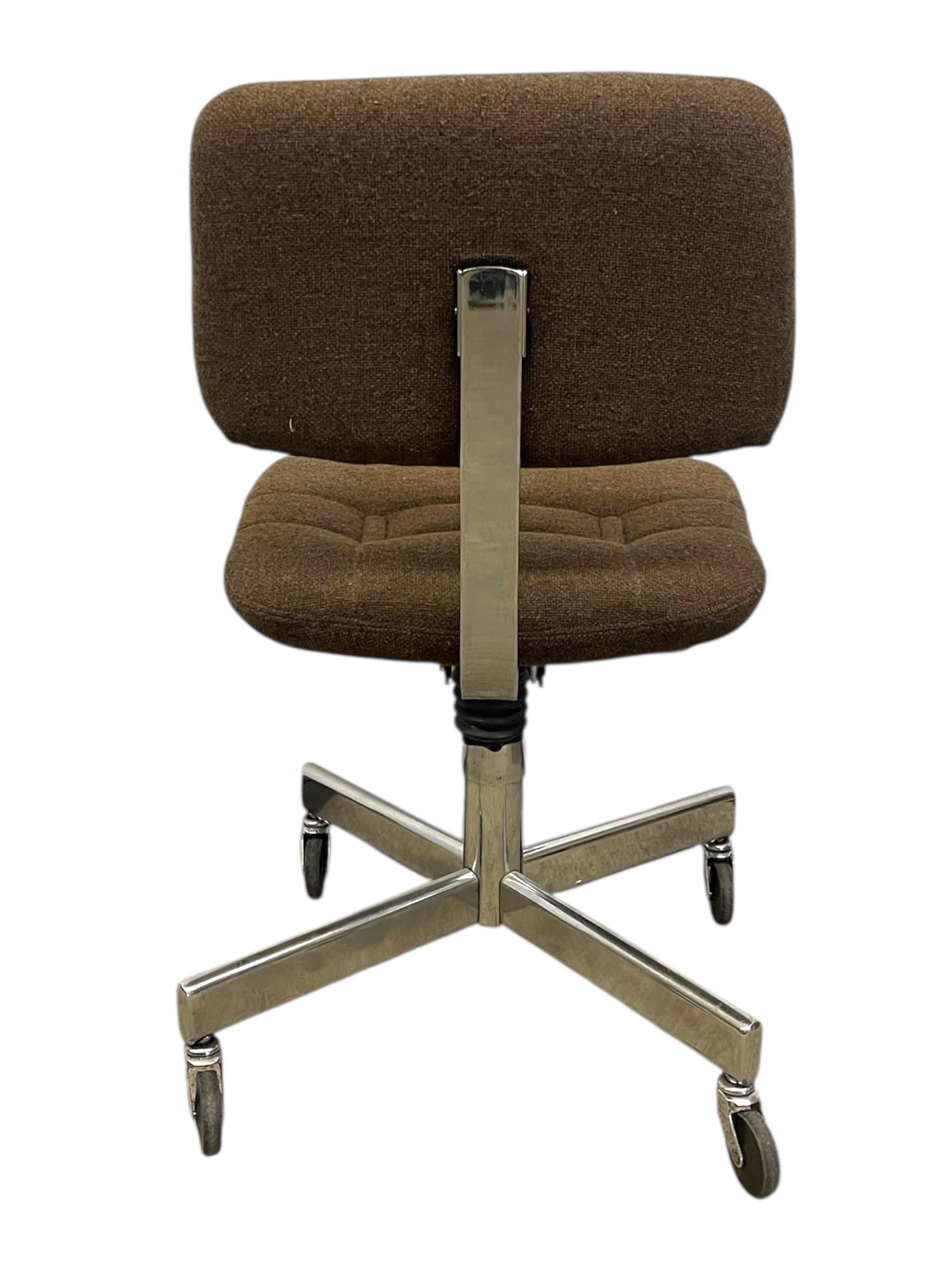 Metallo Sedia da ufficio Vintage Mid-Century - Base cromata, rivestimento marrone. in vendita