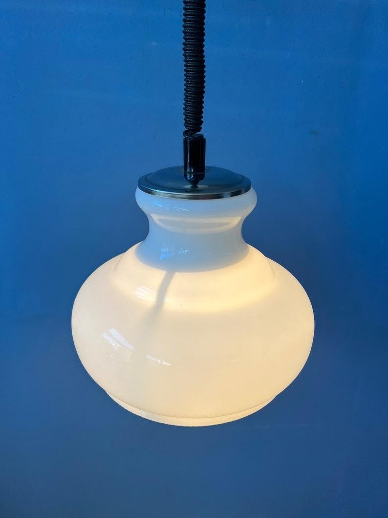 Vetro Lampada a sospensione in vetro lattiginoso opalino della metà del secolo scorso, anni '70 in vendita