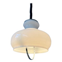 Lampada a sospensione in vetro lattiginoso opalino della metà del secolo scorso, anni '70