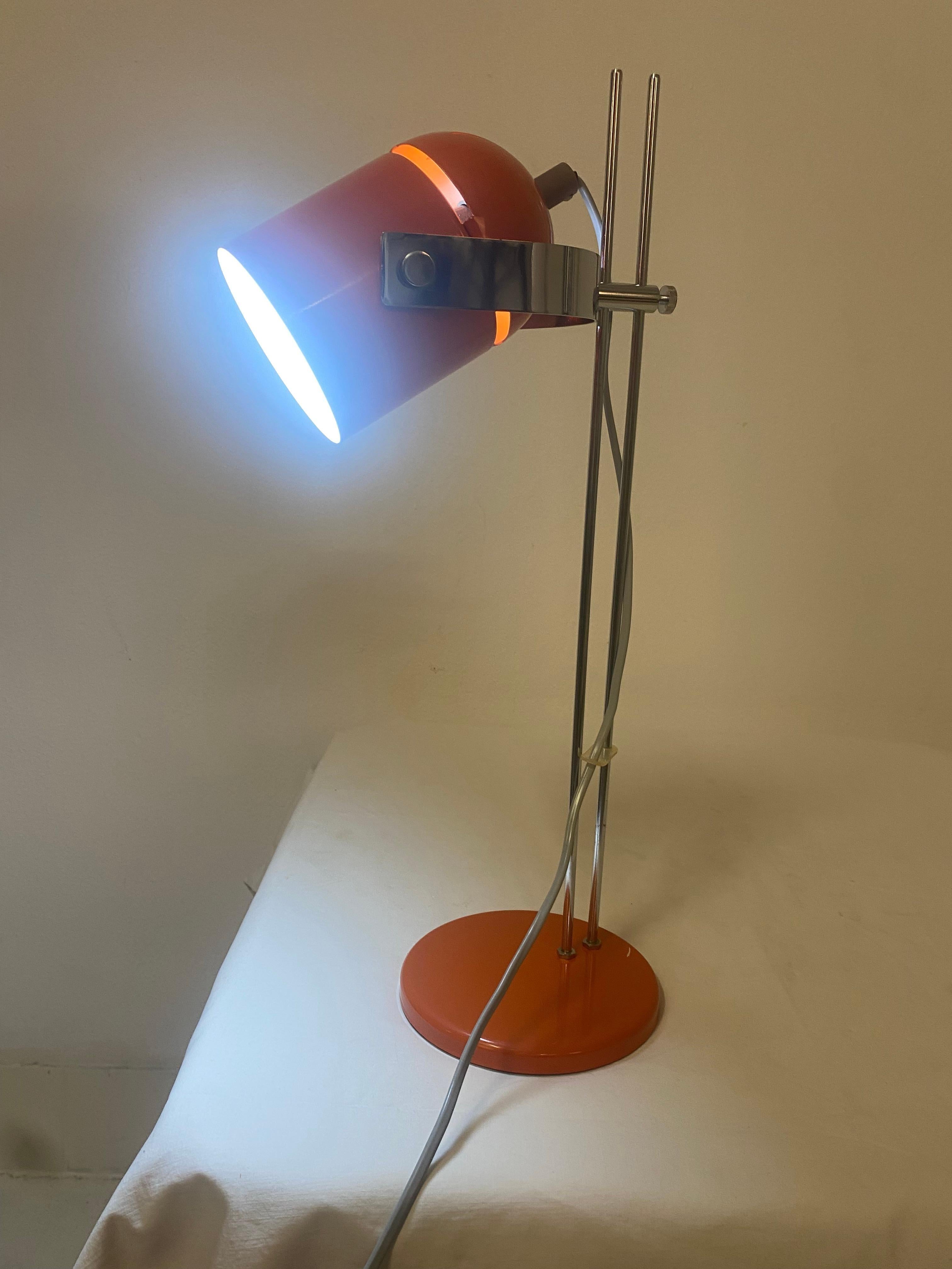 Lampe à poser orange vintage du milieu du siècle en vente 1