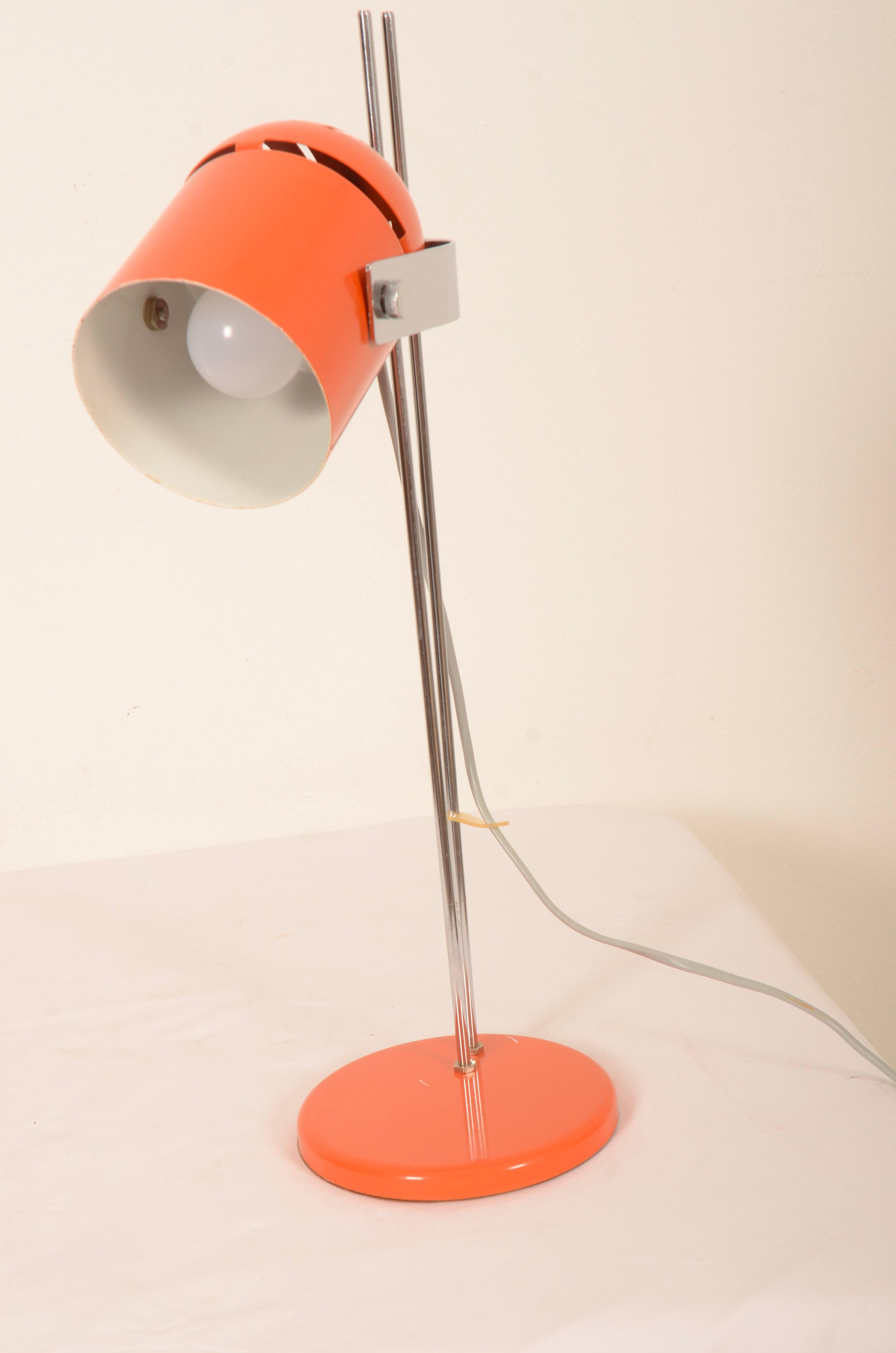 Peint Lampe à poser orange vintage du milieu du siècle en vente