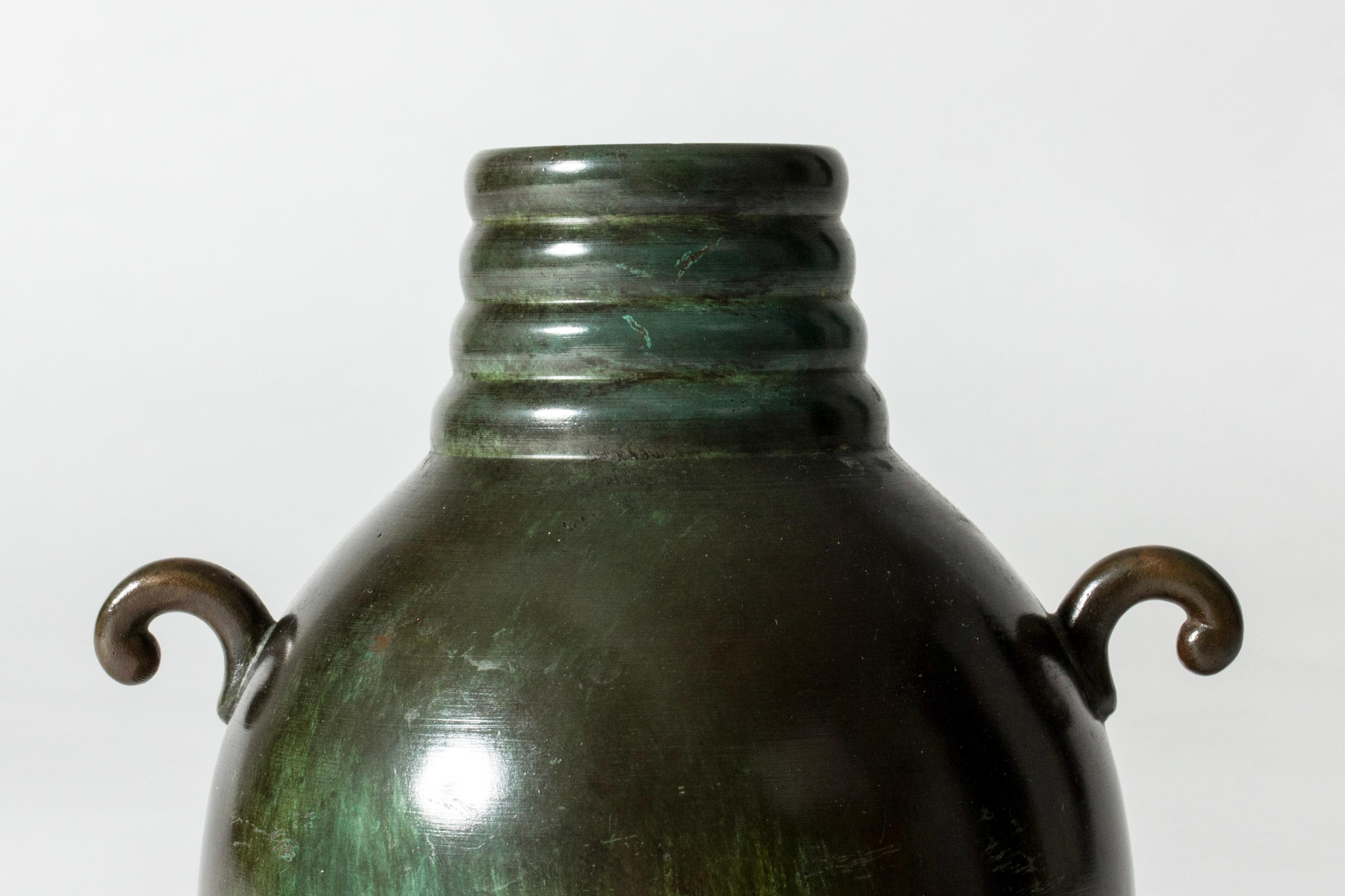 Scandinave moderne Vase vintage en bronze patiné du milieu du siècle dernier, GAB, Suède, années 1930 en vente