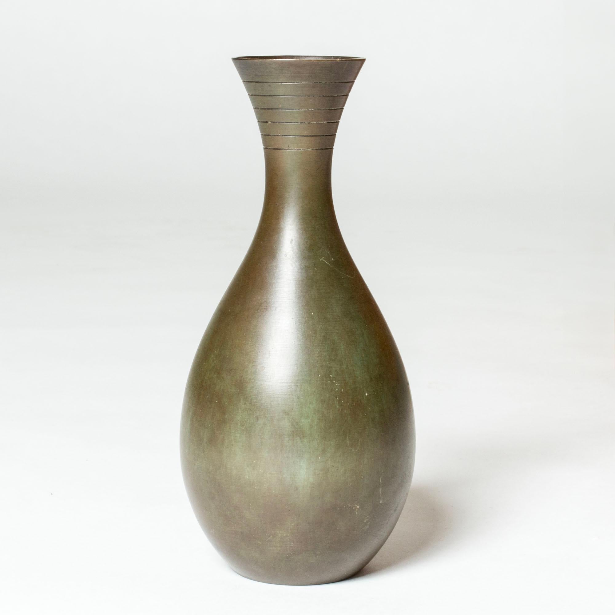 Scandinavo moderno Vaso vintage di metà secolo in bronzo patinato, GAB, Svezia, anni '30 in vendita