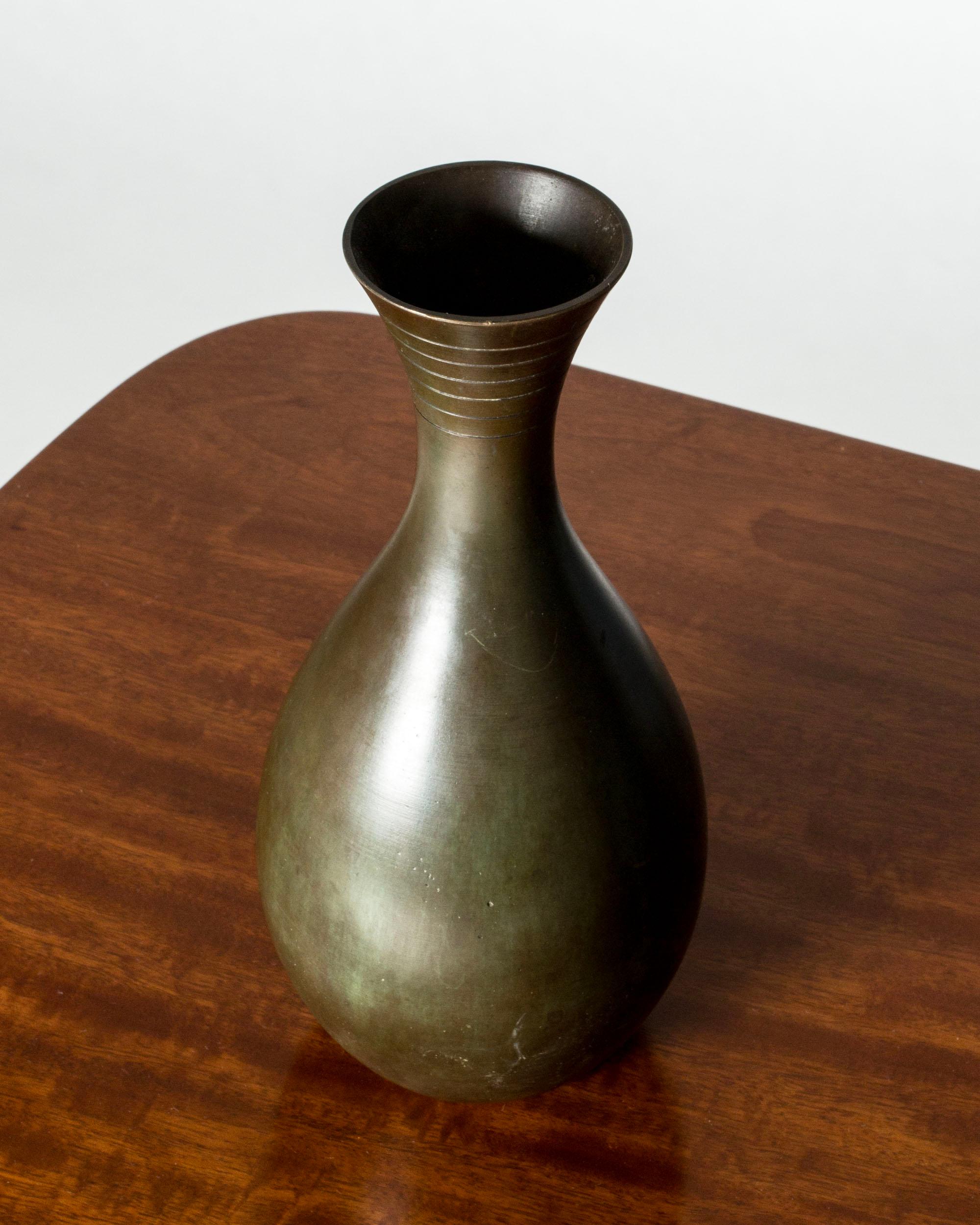Svedese Vaso vintage di metà secolo in bronzo patinato, GAB, Svezia, anni '30 in vendita