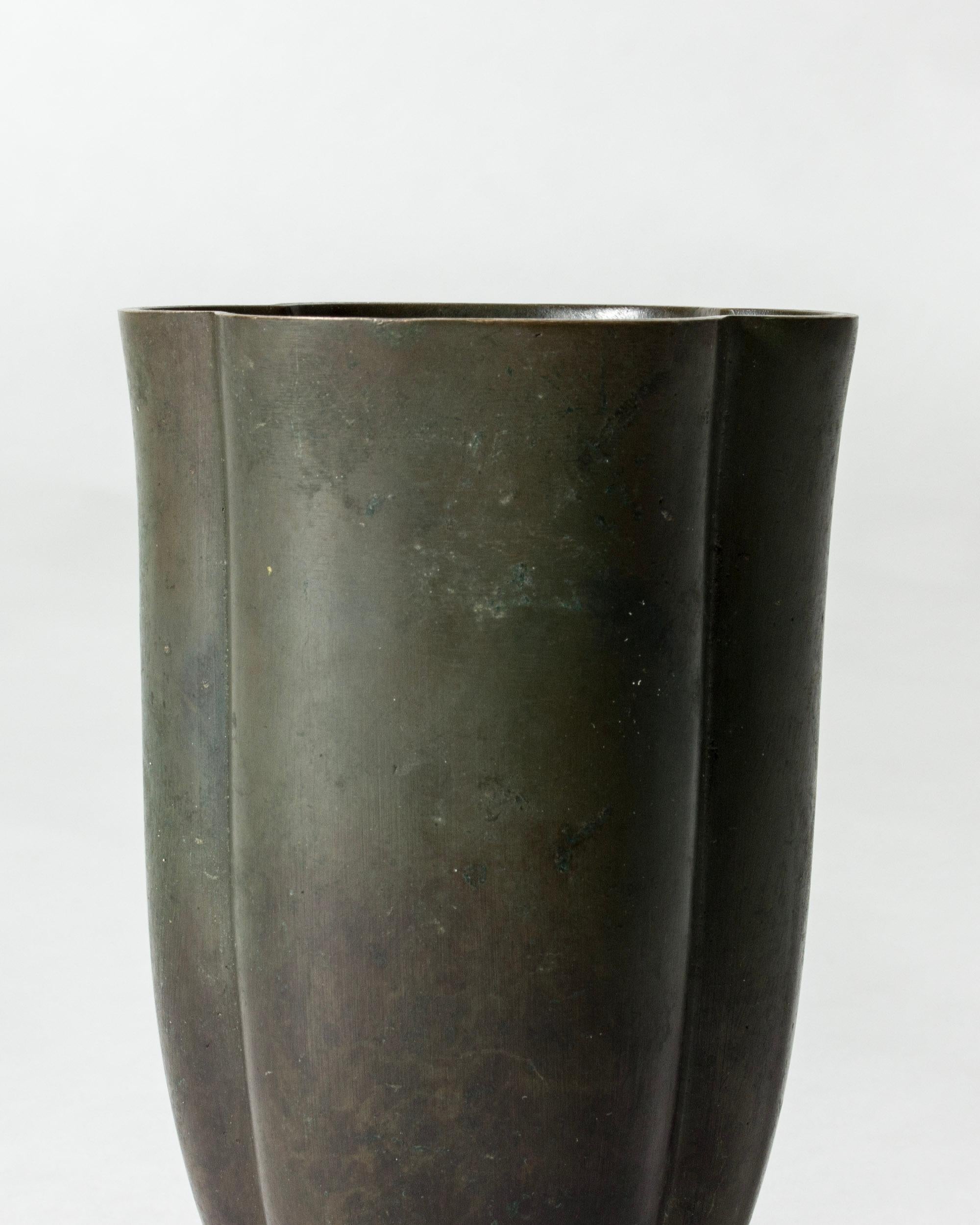 Vintage Mid-Century Patinated Bronze Vase, GAB, Sweden, 1930s In Good Condition For Sale In Stockholm, SE