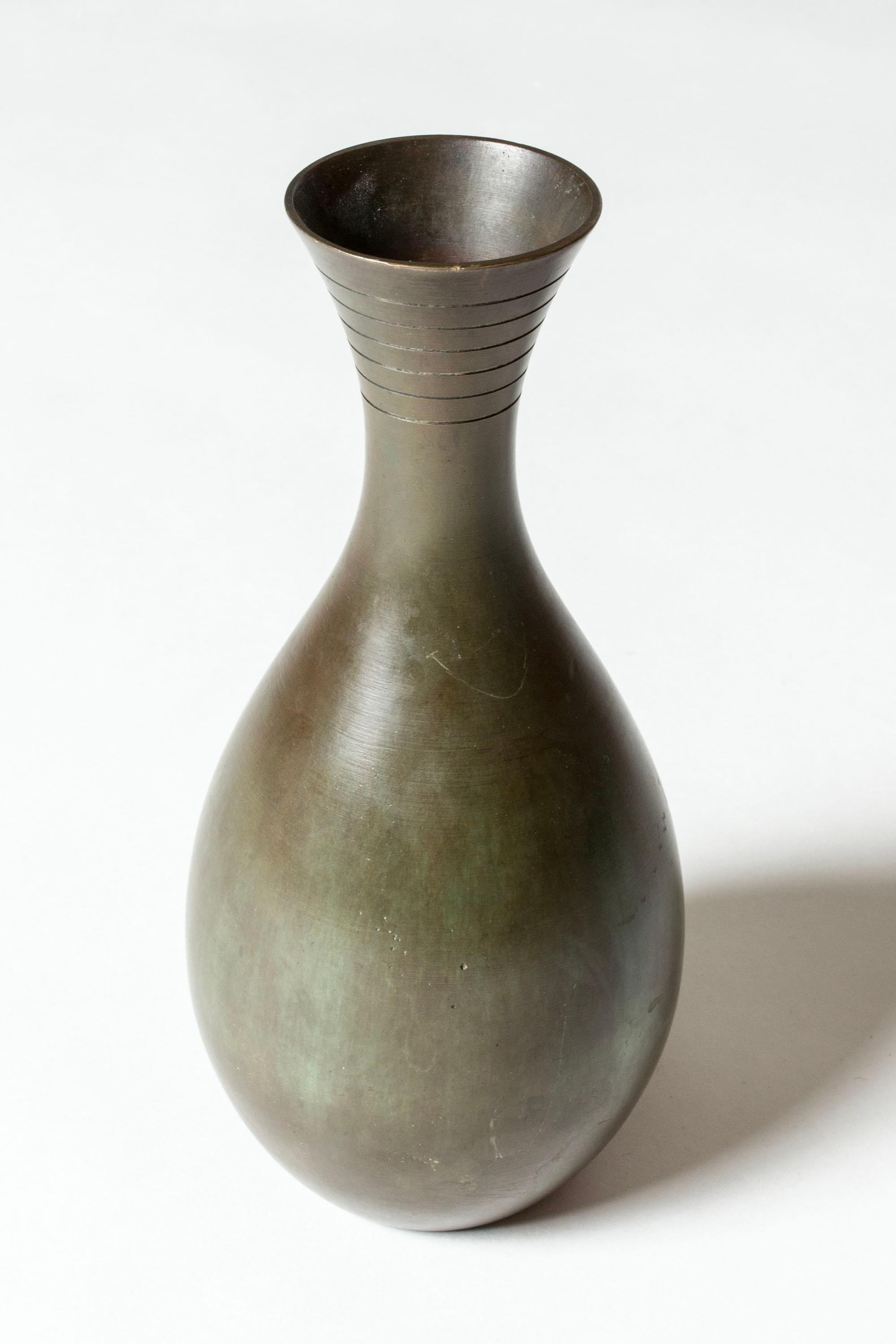 Metà XX secolo Vaso vintage di metà secolo in bronzo patinato, GAB, Svezia, anni '30 in vendita