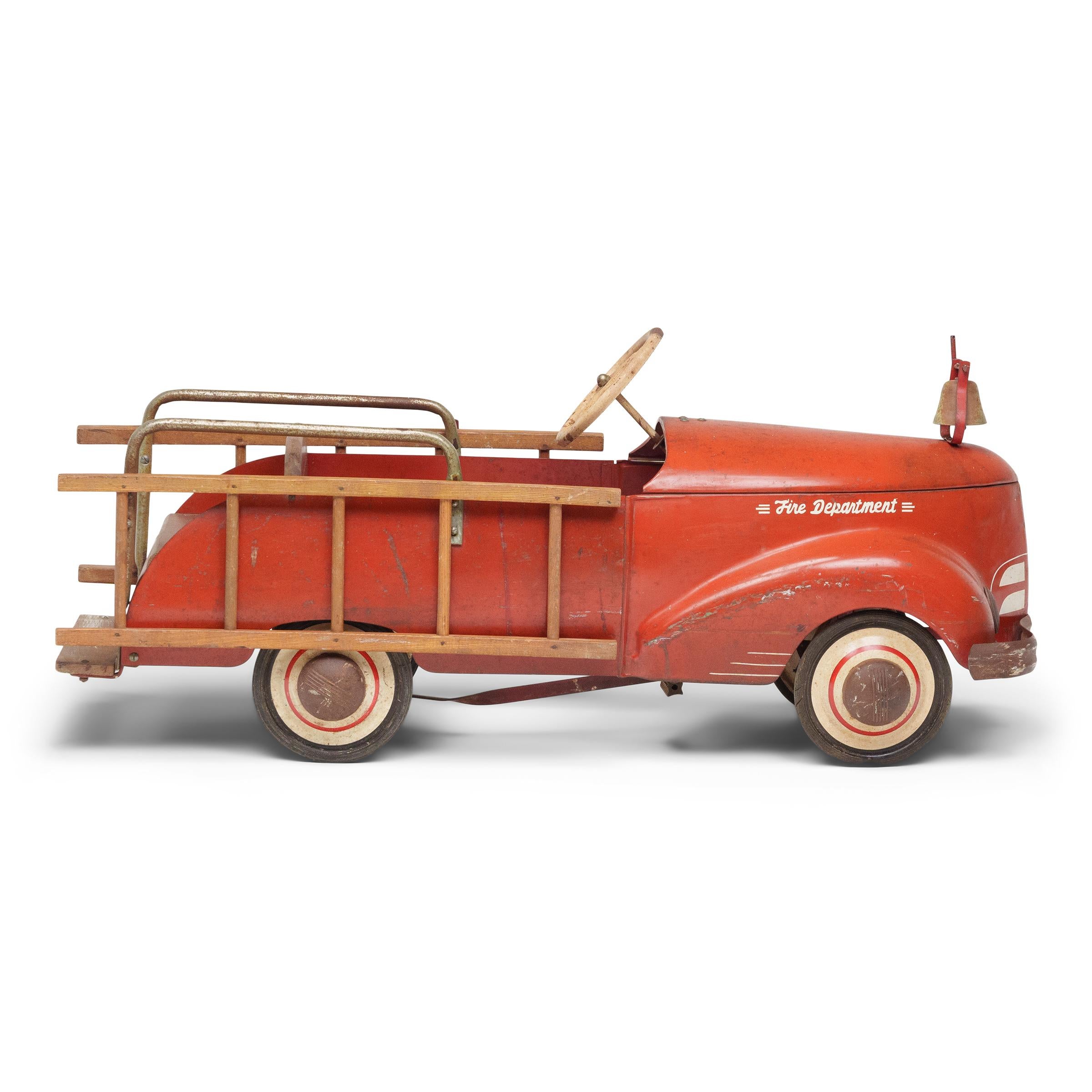 Industriale Camion dei pompieri a pedali d'epoca della metà del secolo scorso in vendita