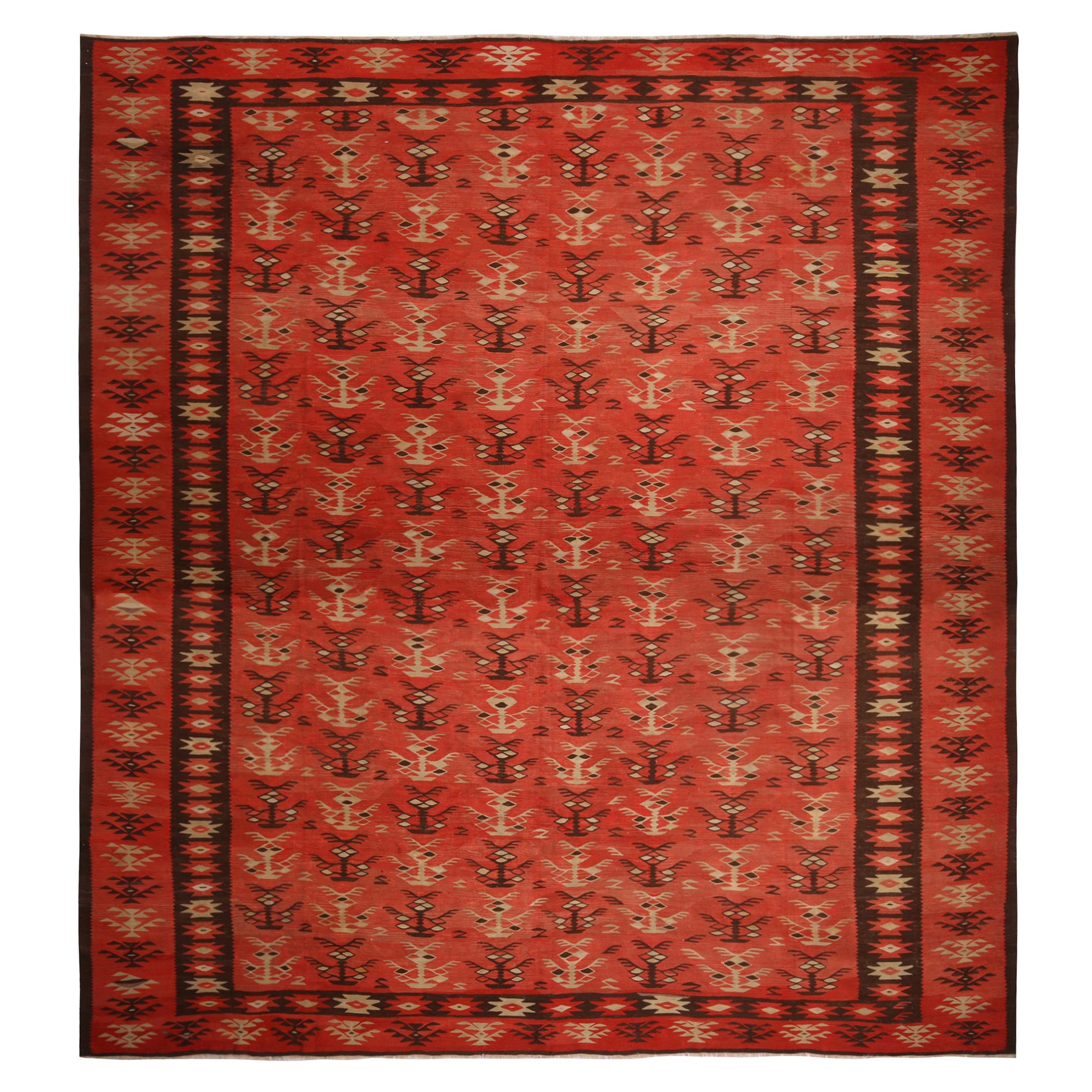 Pirot Lachsroter und braun-beiger Woll-Kilim-Teppich aus der Mitte des Jahrhunderts