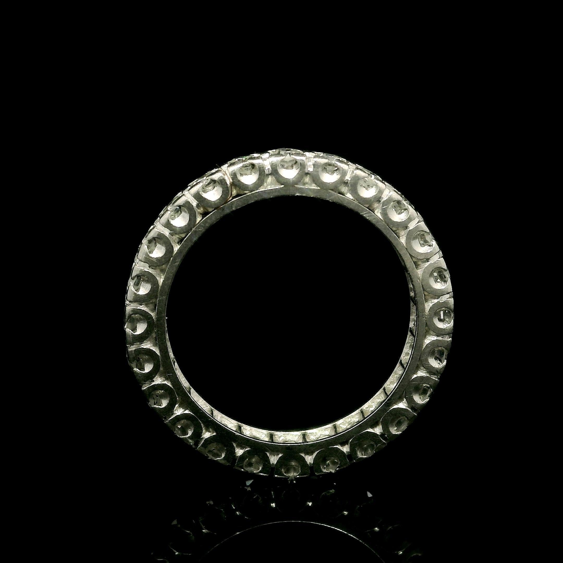 Vintage Mid Century Platinum 0.60ctw Single Cut Diamond Eternity Stack Band Ring Excellent état - En vente à Montclair, NJ