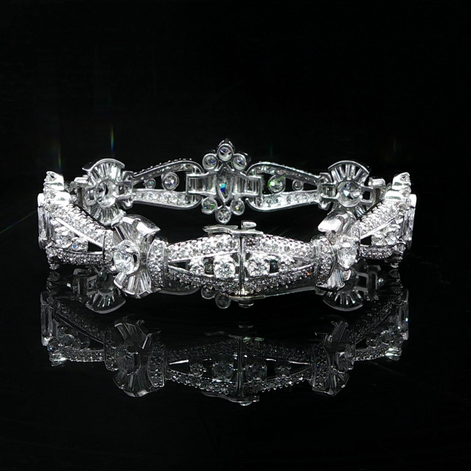 Pulsera Vintage de Platino de Mitad de Siglo con 10,0ctw de Diamantes de Fantasía Corte baguette en venta