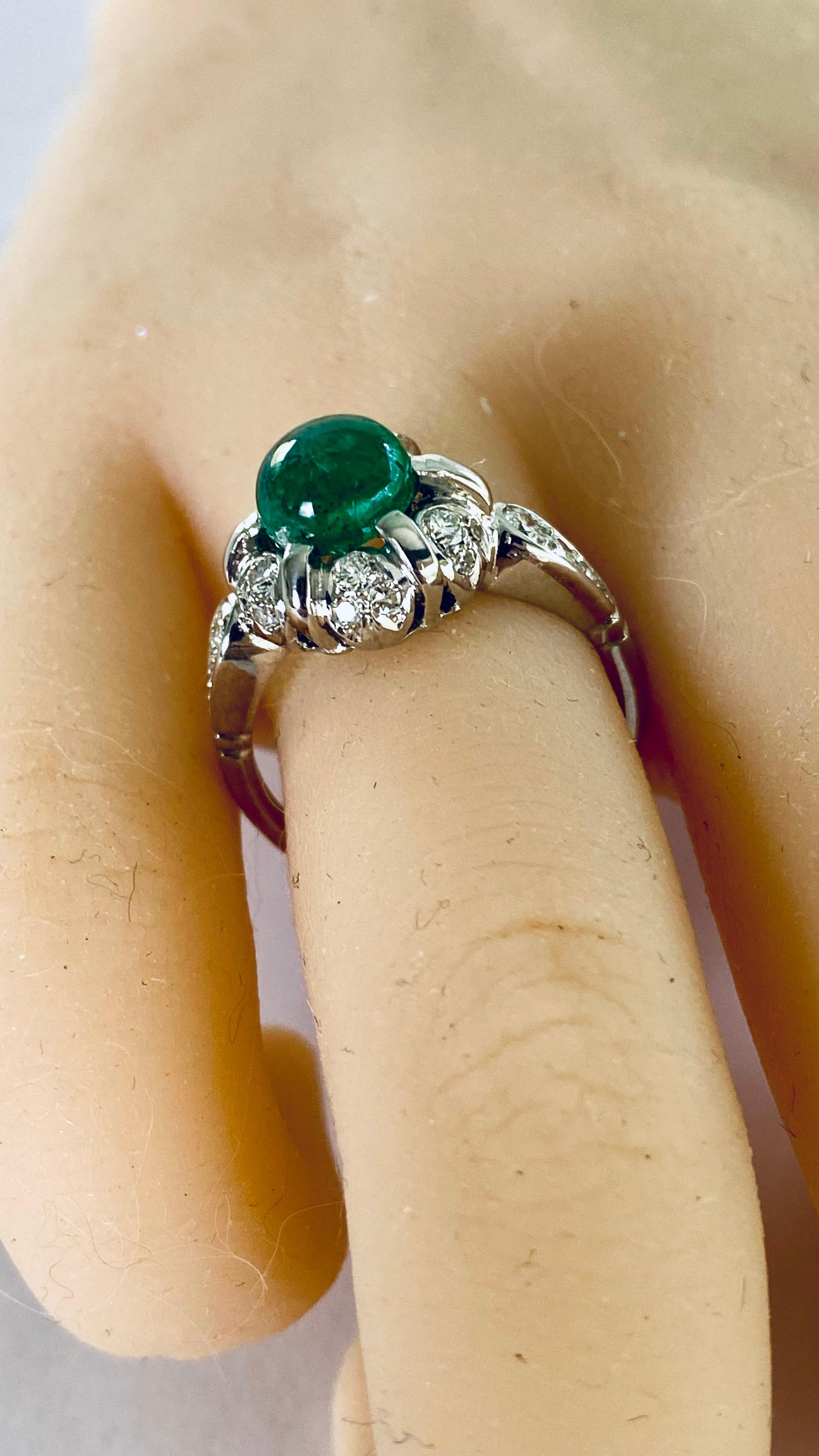 Vintage Mid Century Platinum Cabochon Emerald 1.90 Carat Diamond 0.40 Ring  For Sale 1