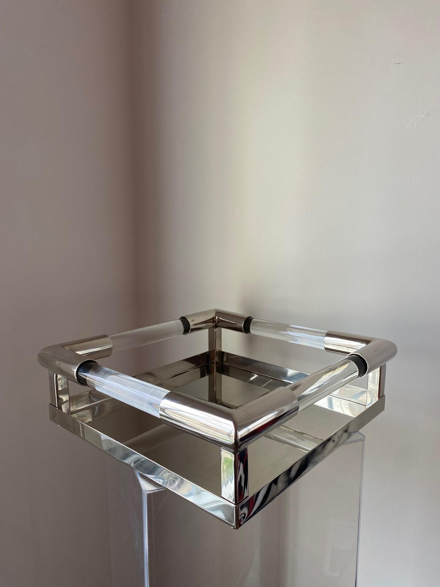Vintage Mid Century Cromo Pulido y Lucite  Bandeja de bar Moderno de mediados de siglo en venta