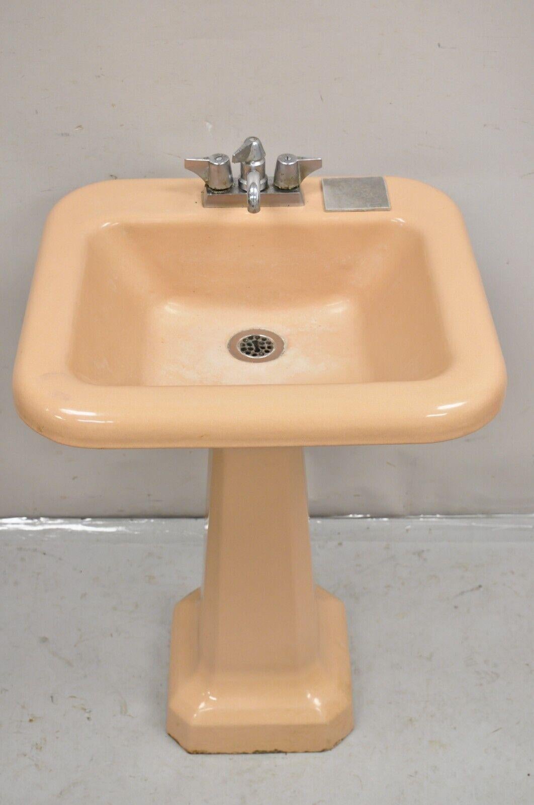 Mid-Century Modern Vintage Mid Century Porcelain Enamel Salmon Pink Bathroom Pedestal Sink en vente