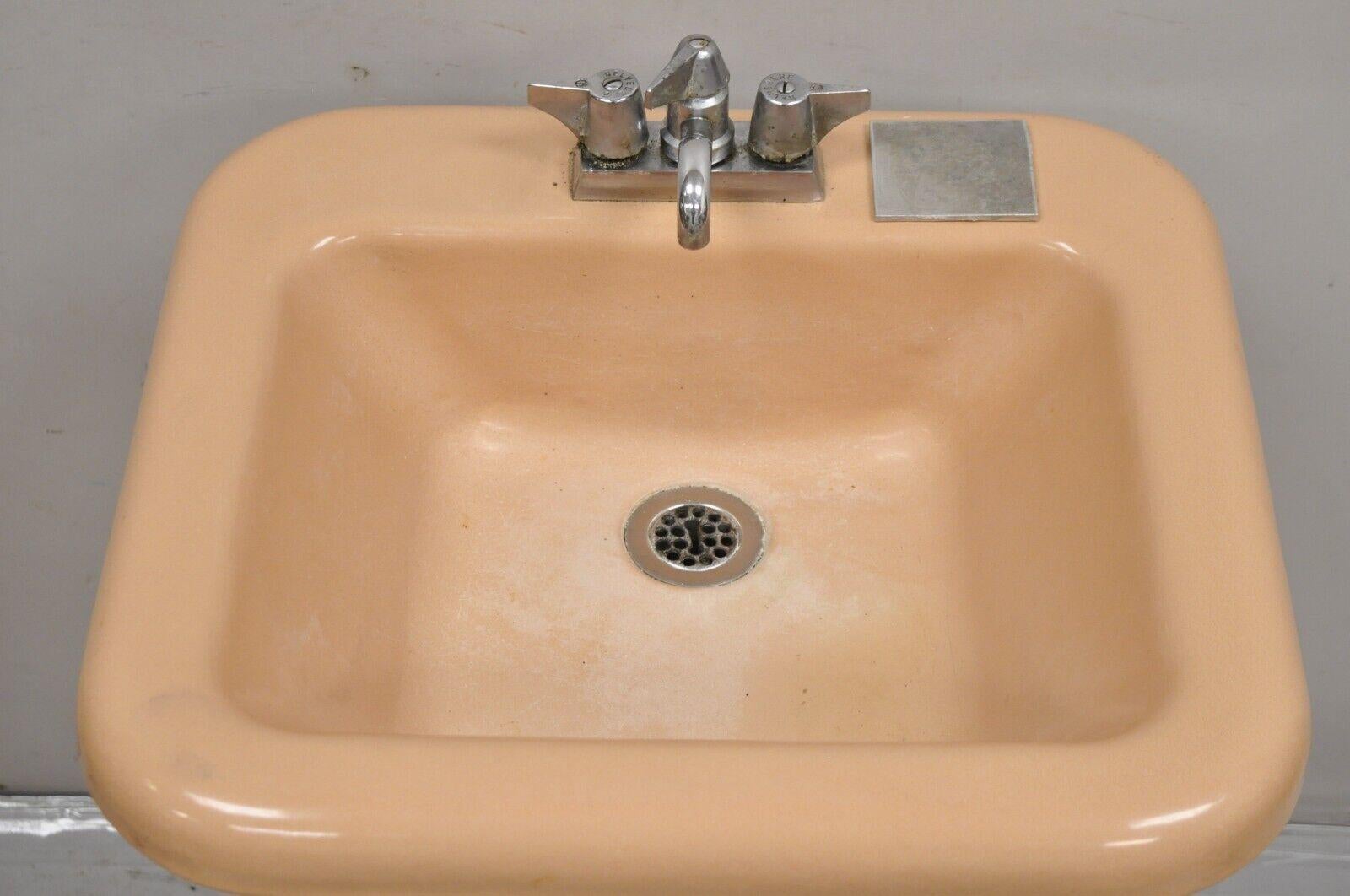Moulage Vintage Mid Century Porcelain Enamel Salmon Pink Bathroom Pedestal Sink en vente