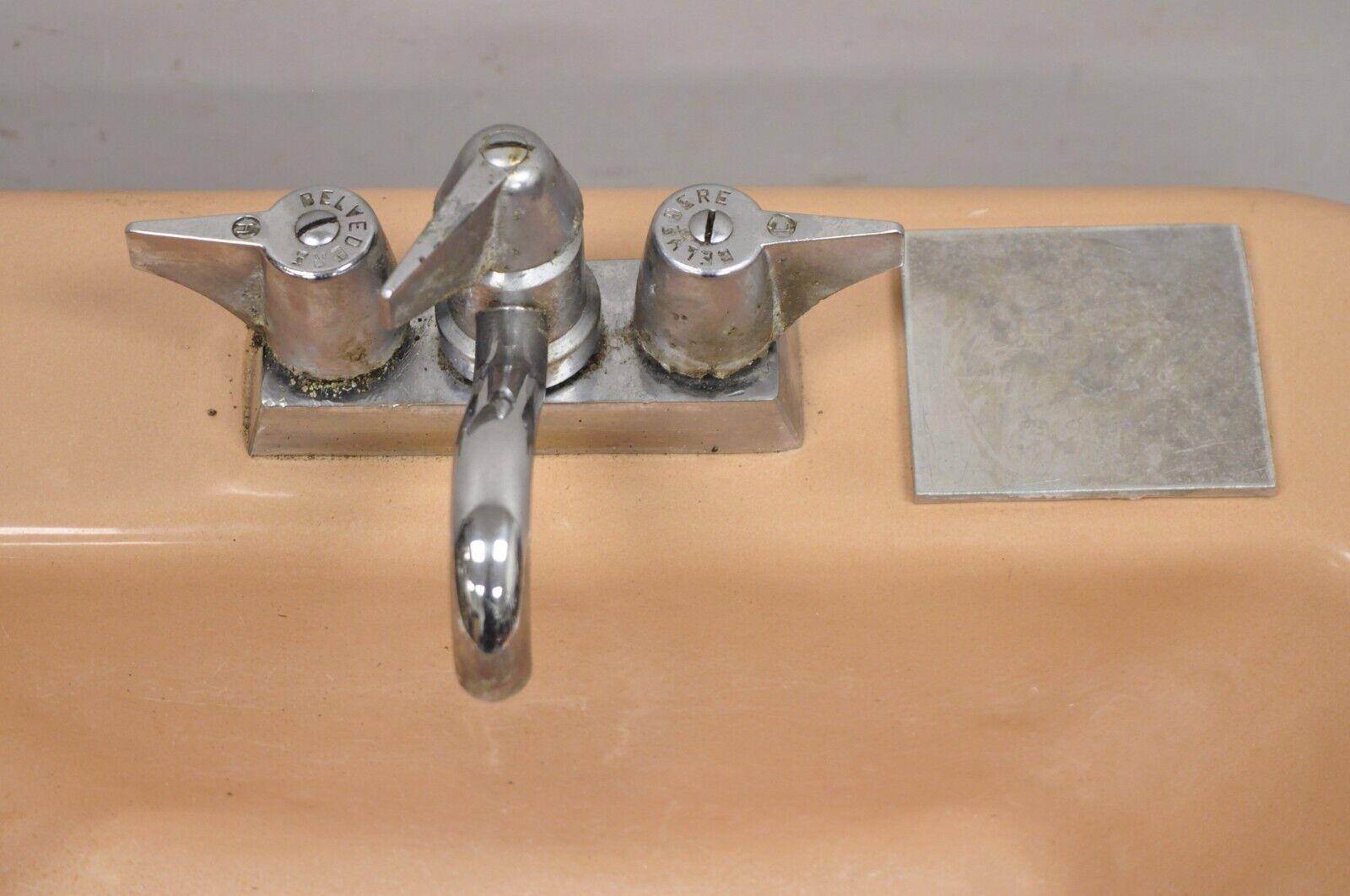 Vintage Mid Century Porzellan Emaille Lachsrosa Badezimmer Pedestal Waschbecken (Gegossen) im Angebot
