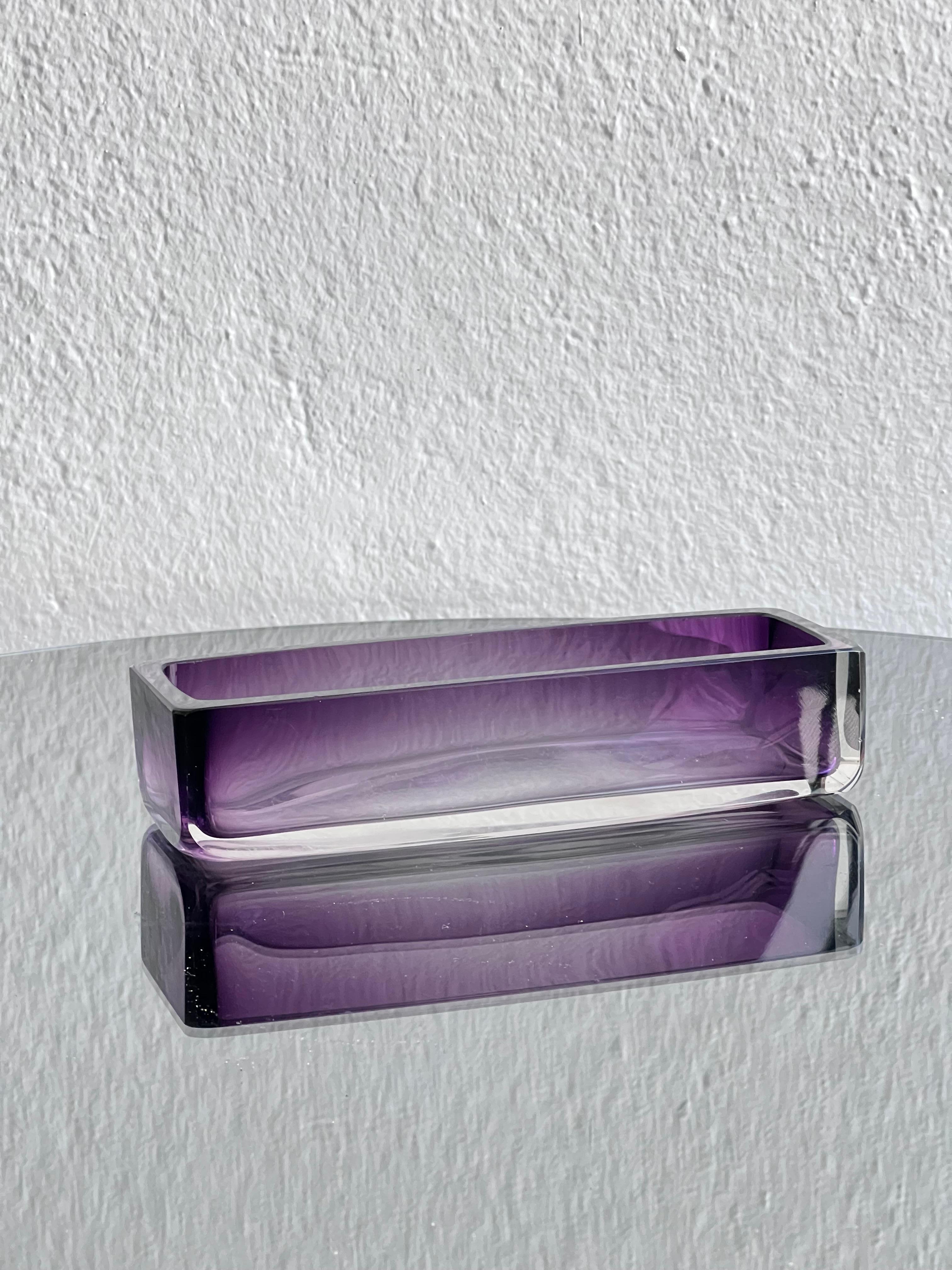 Mid-Century Modern Plateau de valet de chambre en verre violet du milieu du siècle dernier en vente