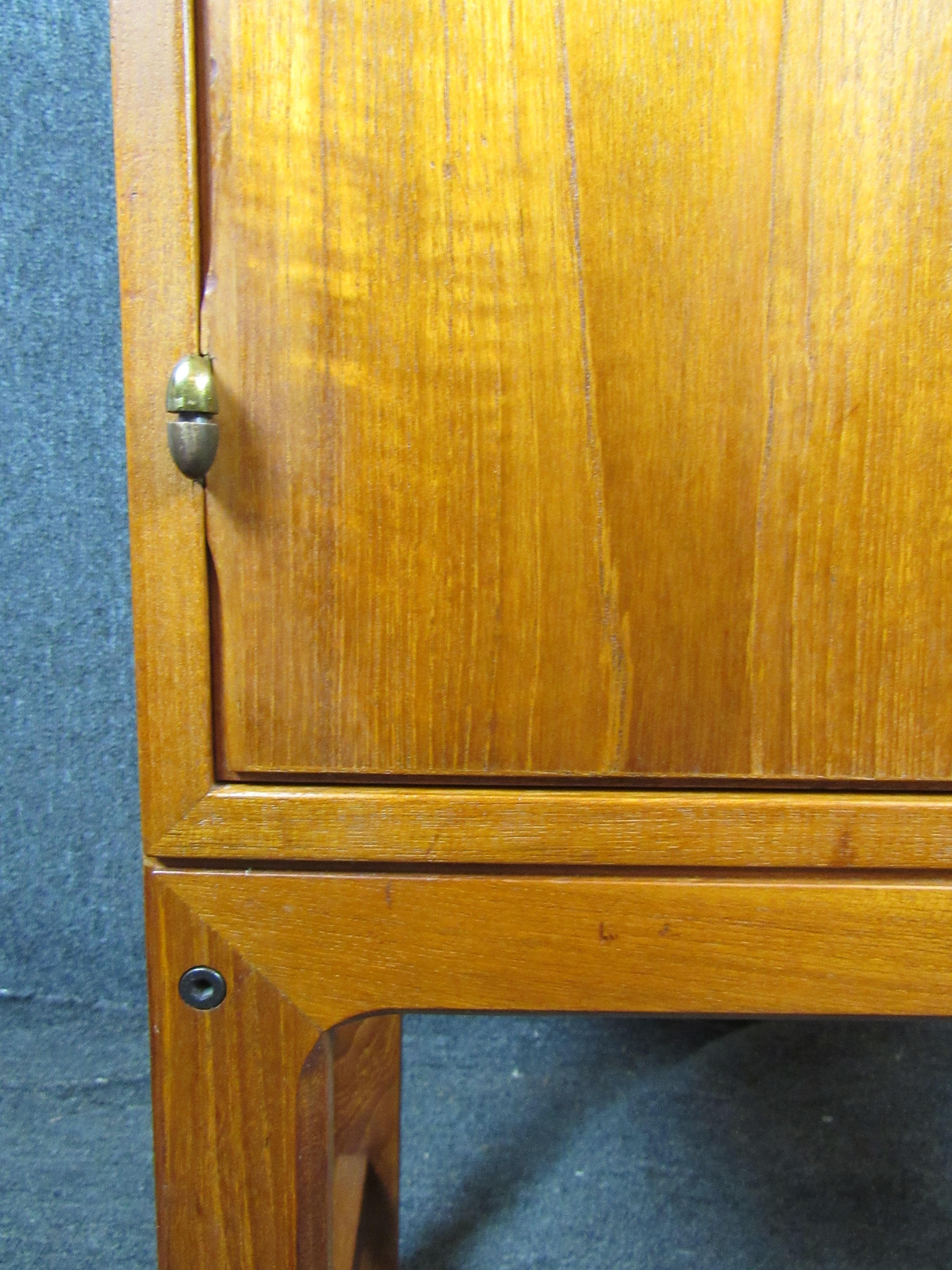 Vintage MidCentury Raised Teak For Sale at 1stDibs