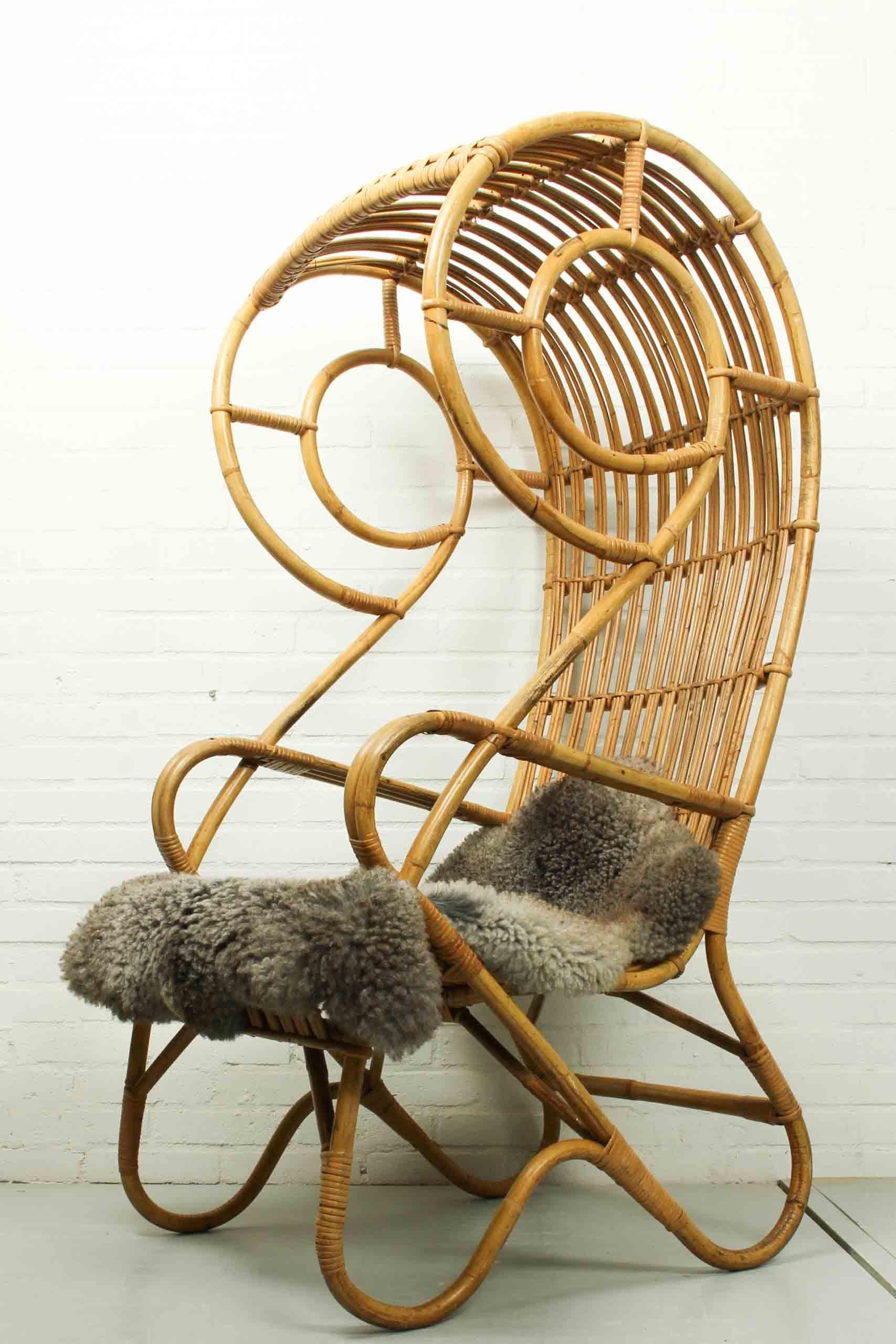 Mid-century rattan and bamboo beach chair, 1960s. Very rare piece. Good conditions with minimal traces of use.