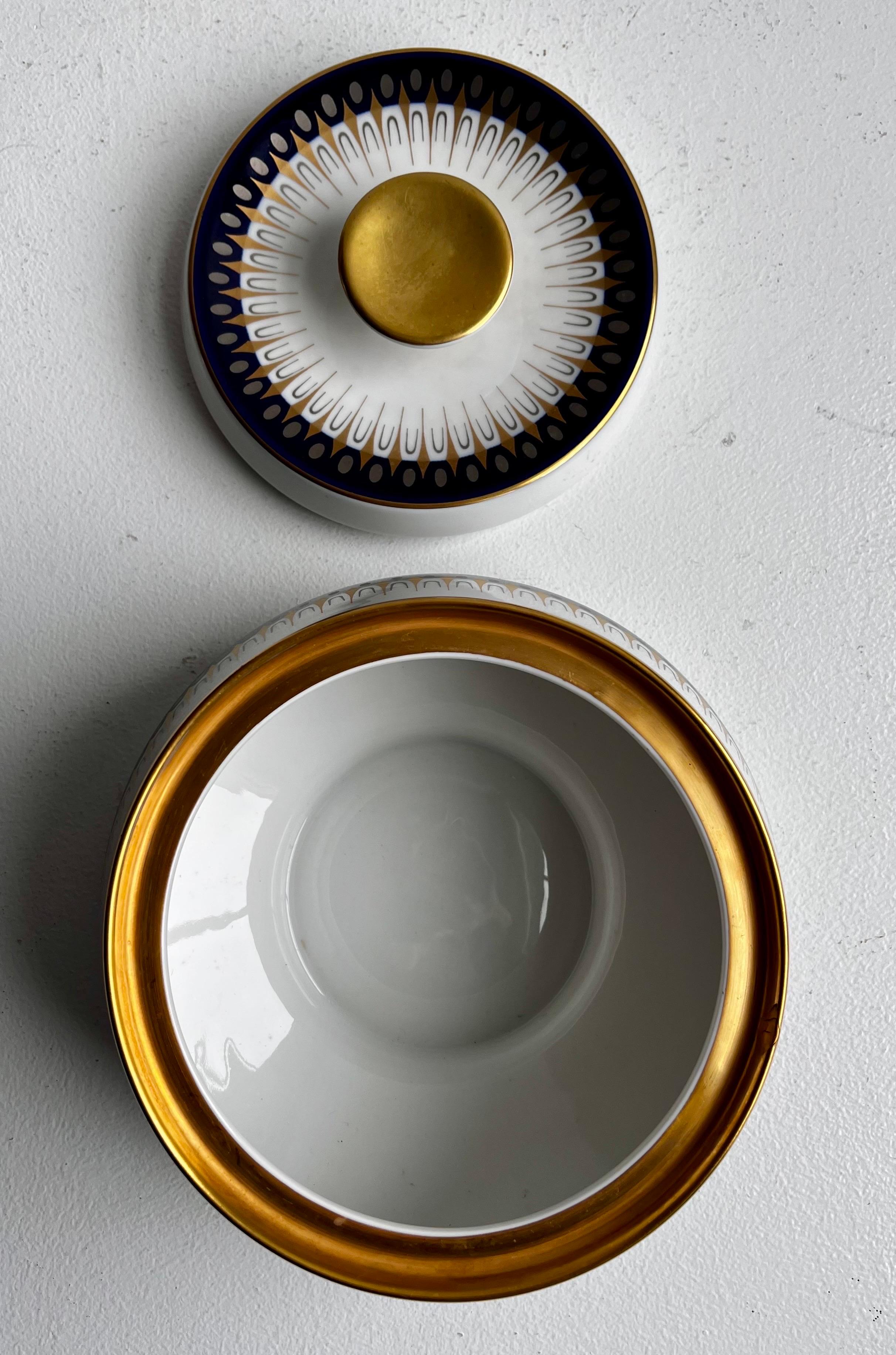 Plato vintage de mediados de siglo en cobalto real con tapa de Edelstein Baviera, Alemania Alemán en venta