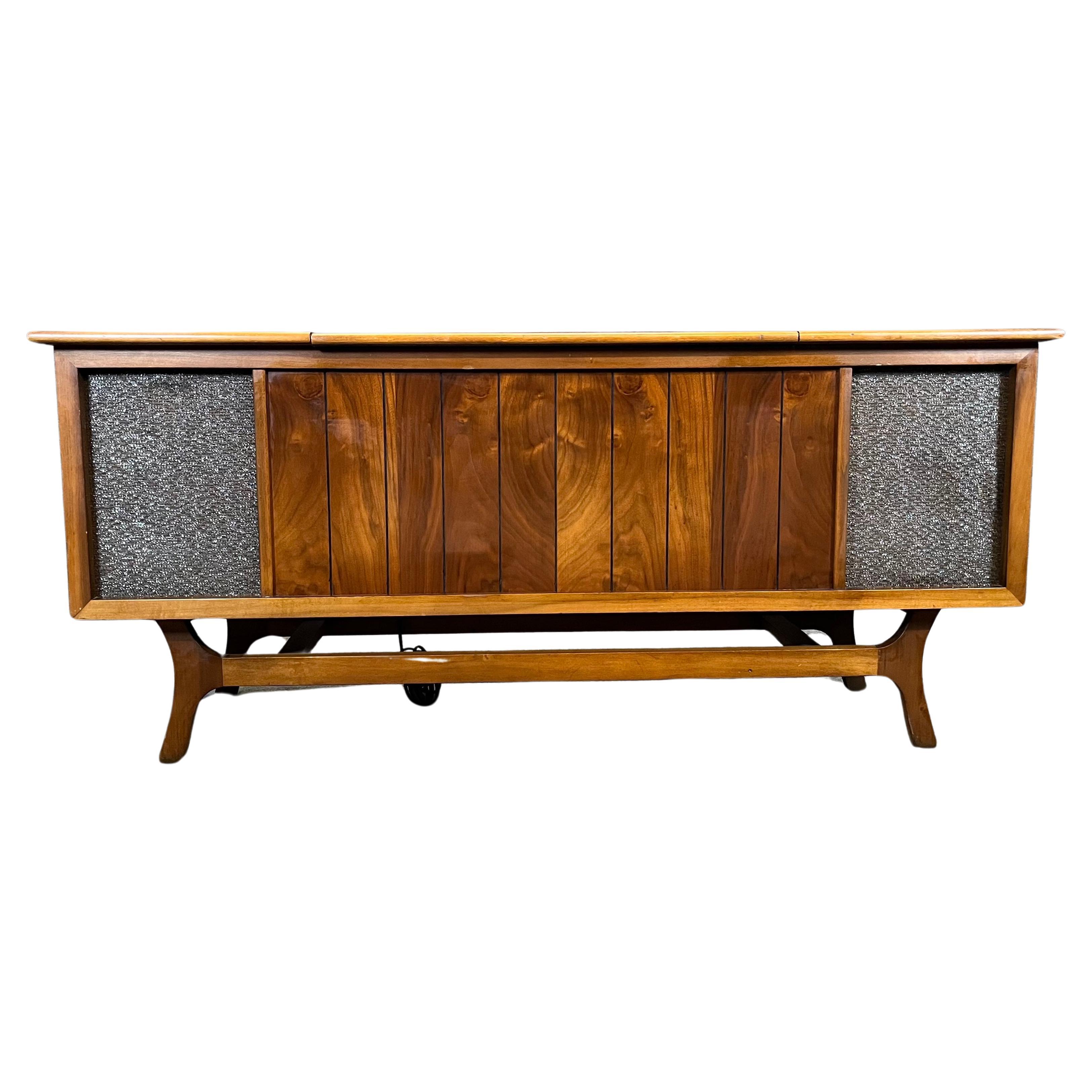 Vintage Mid Century Record Player/Stereo Console by Airline