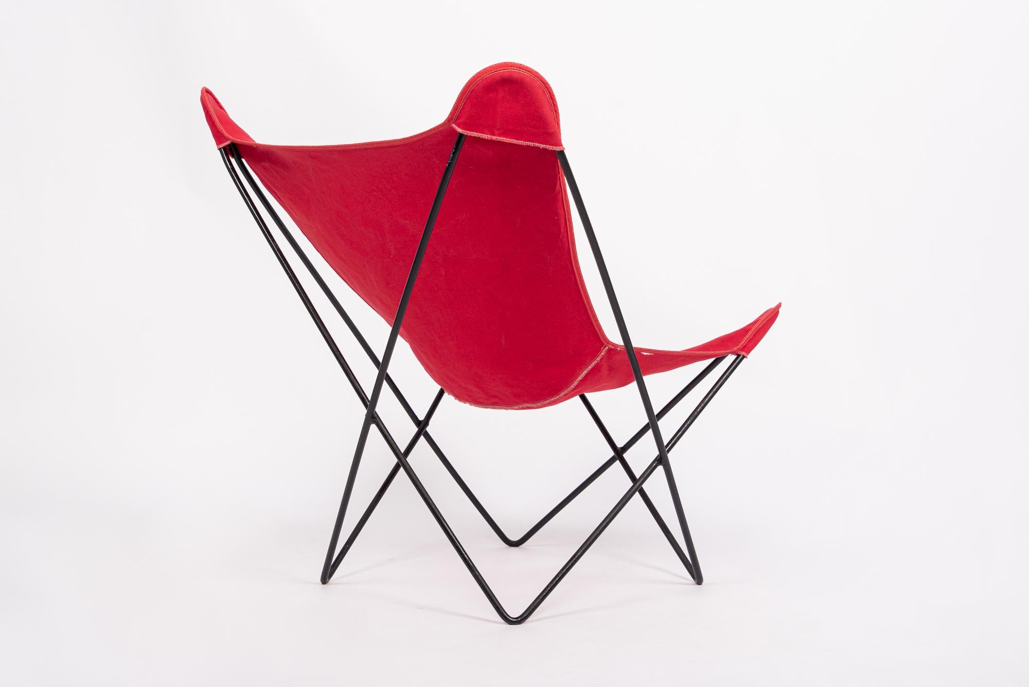 Vintage Mid Century Red Butterfly Canvas and Metal Chair by Knoll In Good Condition For Sale In Detroit, MI