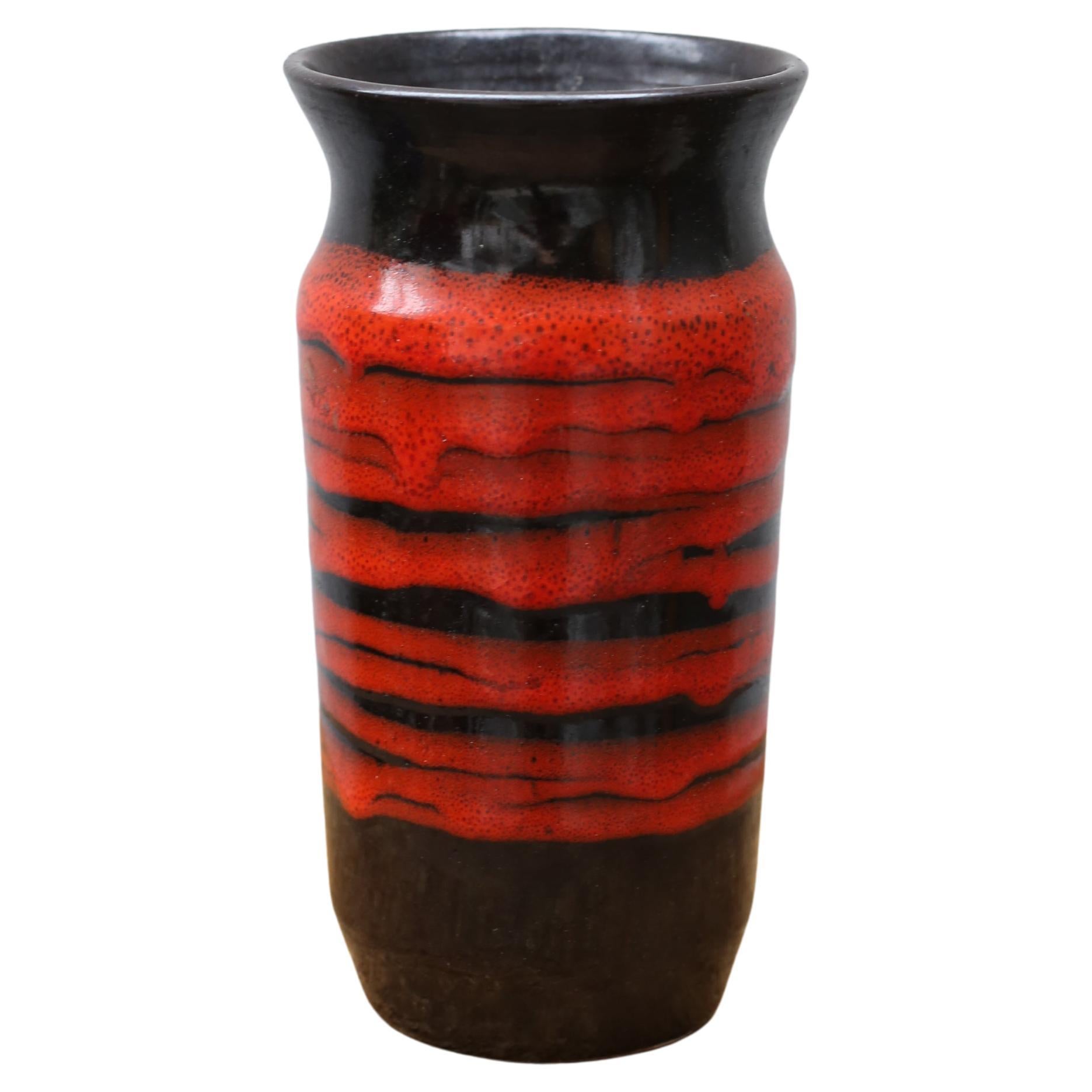 Vaso vintage di metà secolo in ceramica smaltata rossa di Iparmuveszeti Vallalat