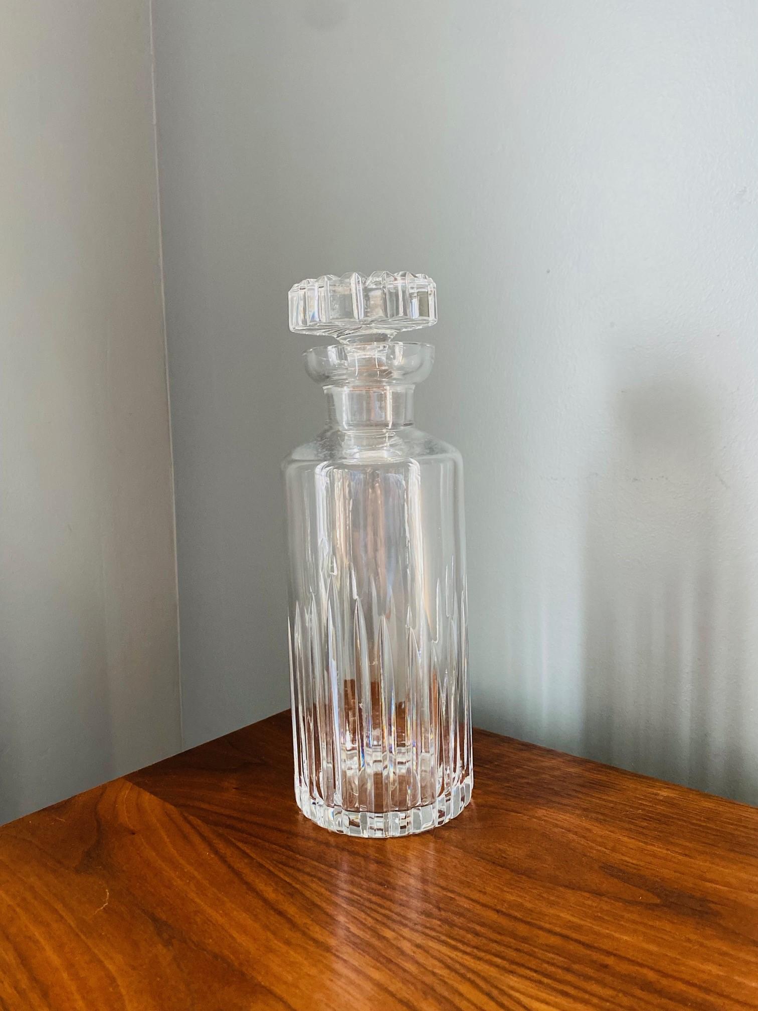 Beautiful 1960s Mid Century Modern elegant ribbed crystal glass decanter from France. This beautiful piece exudes style and glamour. Presenting itself as a crystal column, this decanter is perfectly balanced as a ribbed effect dances around it,