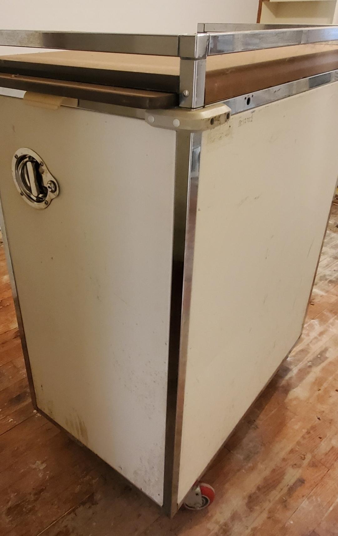 Vintage Mid Century Rolling Pharmacy/ Medical Cart In Good Condition For Sale In Waxahachie, TX