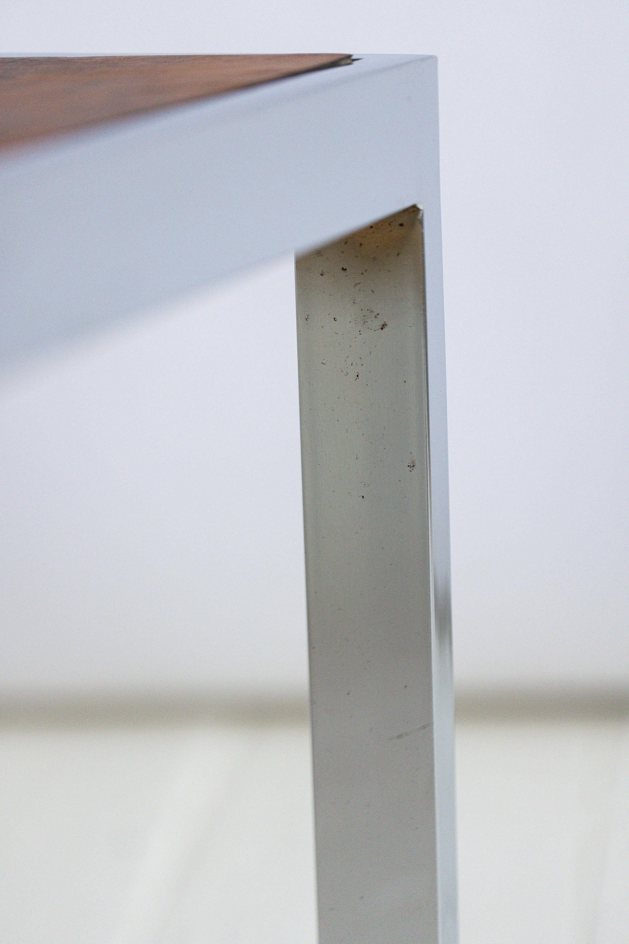 Placage Table basse vintage du milieu du siècle en palissandre et chrome en vente