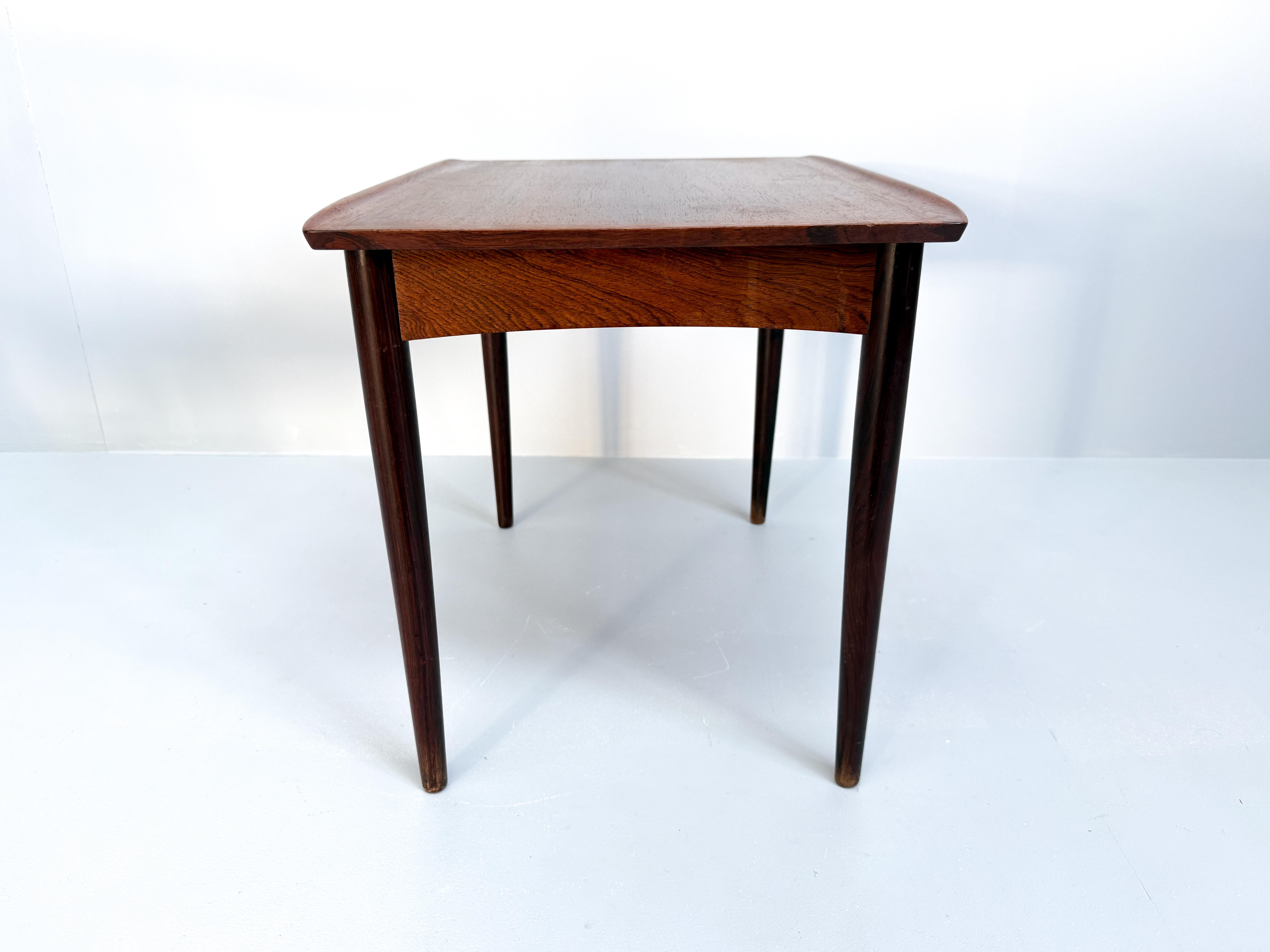 Mesa auxiliar vintage de palisandro de mediados de siglo en venta 3