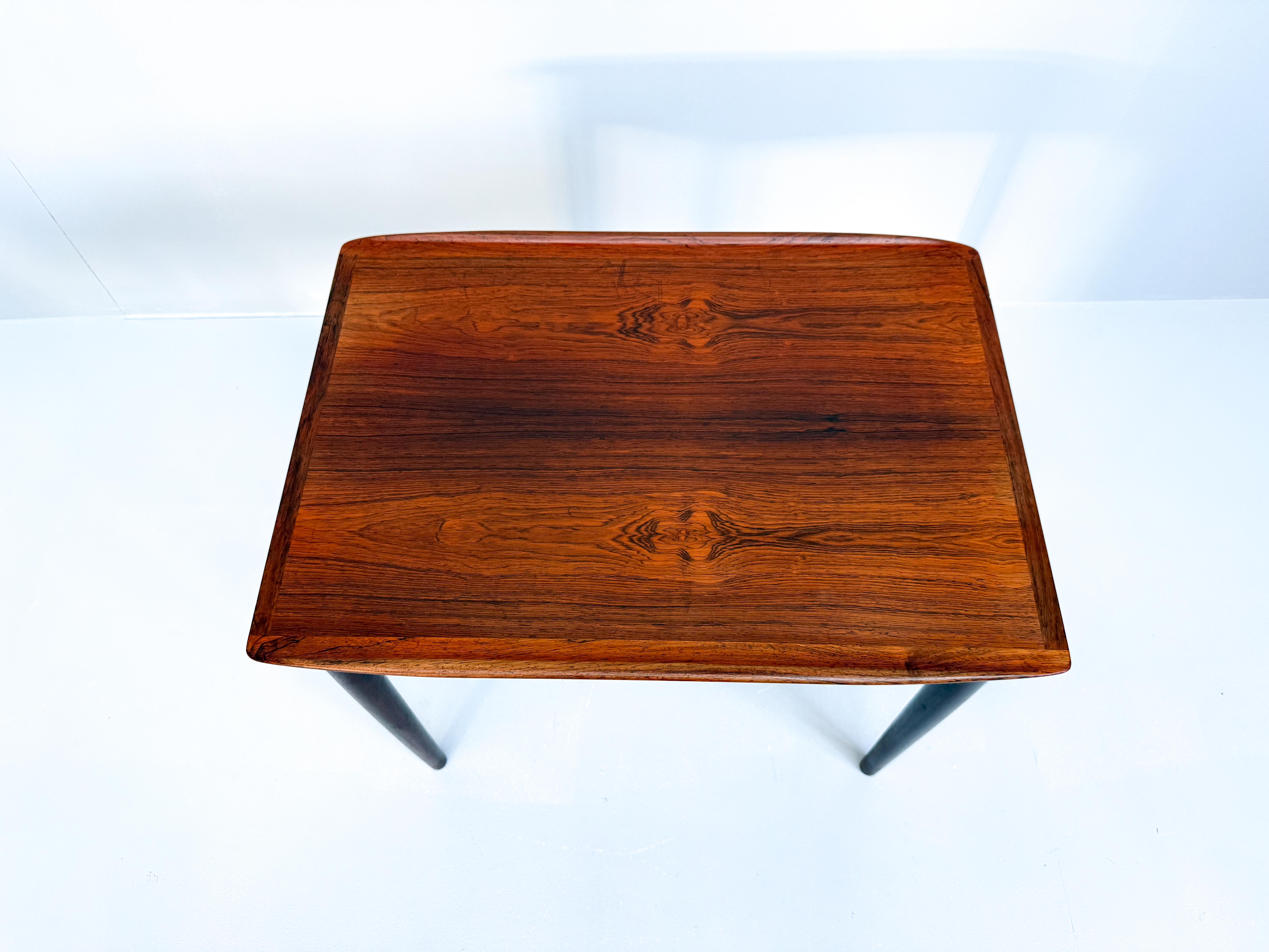 Mesa auxiliar vintage de palisandro de mediados de siglo mediados del siglo XX en venta