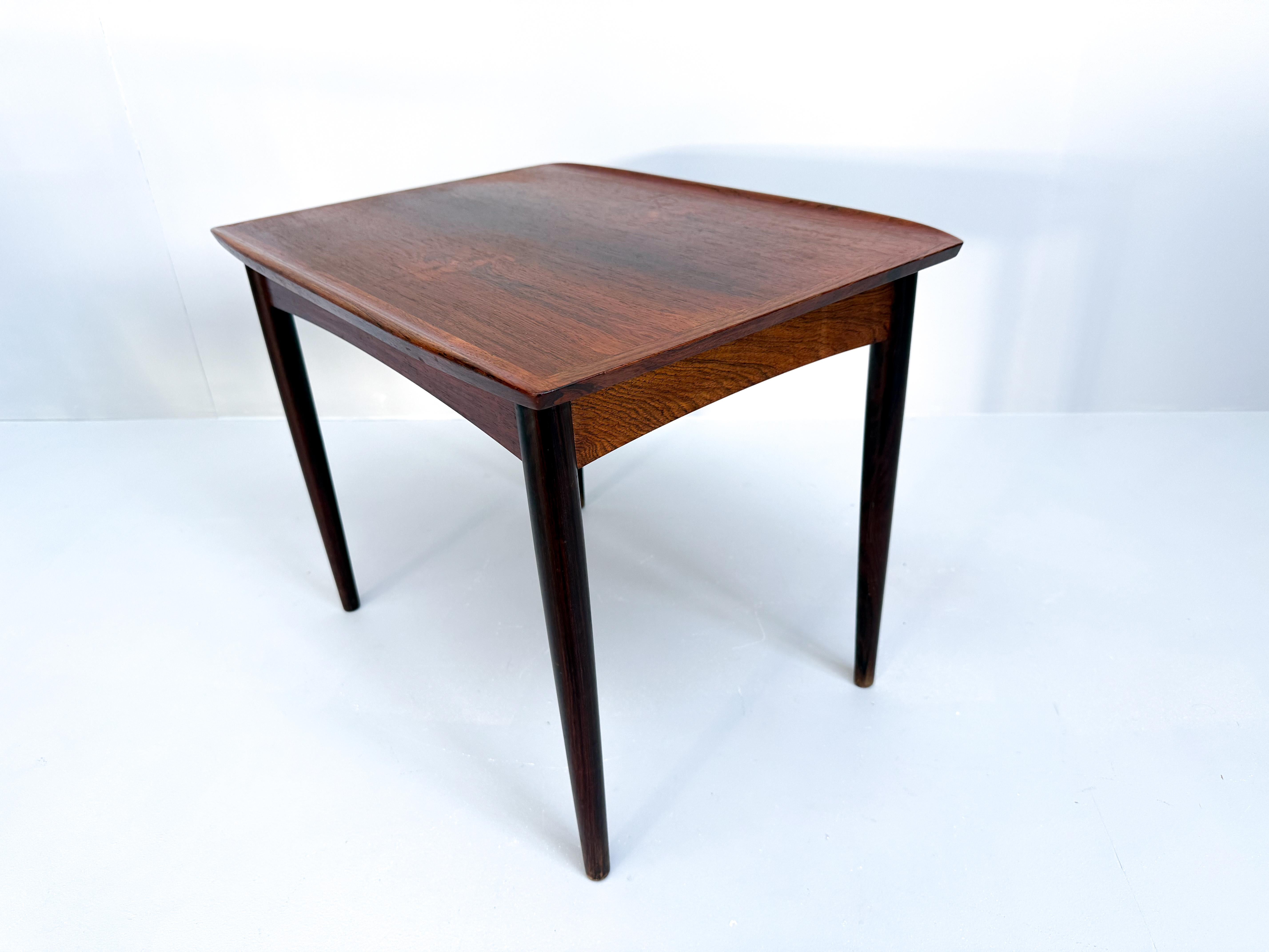 Mesa auxiliar vintage de palisandro de mediados de siglo en venta 1