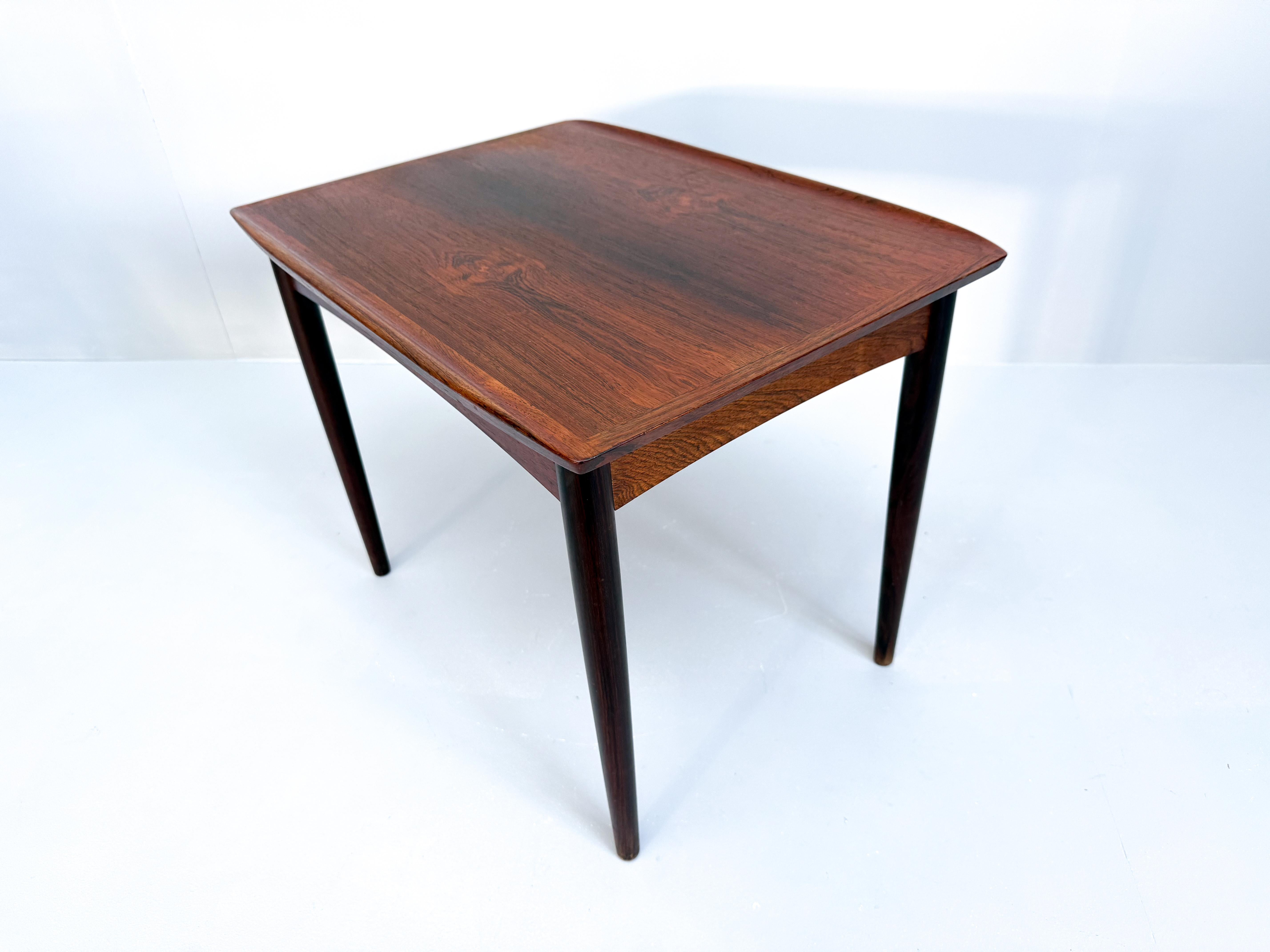 Mesa auxiliar vintage de palisandro de mediados de siglo en venta 2
