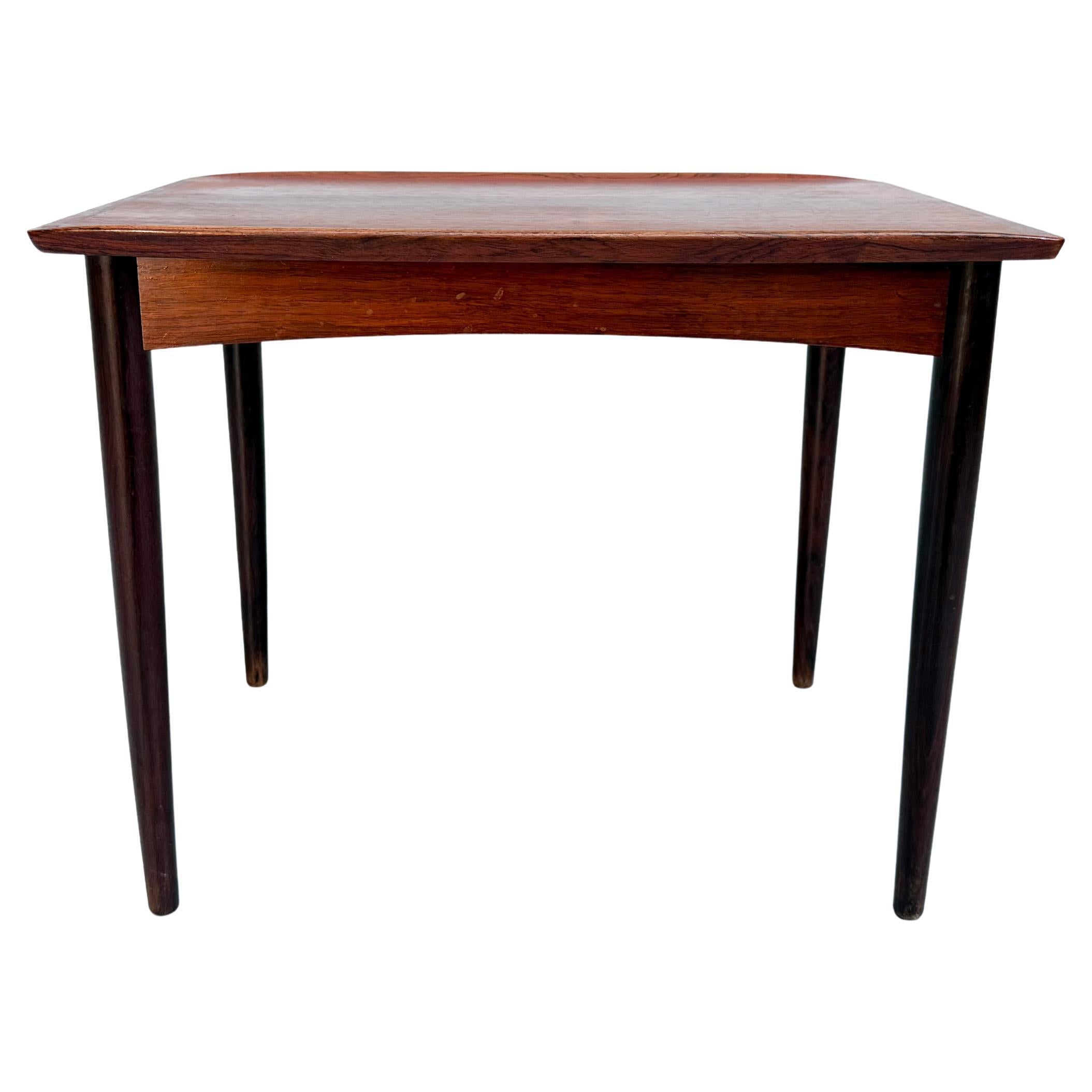 Mesa auxiliar vintage de palisandro de mediados de siglo en venta