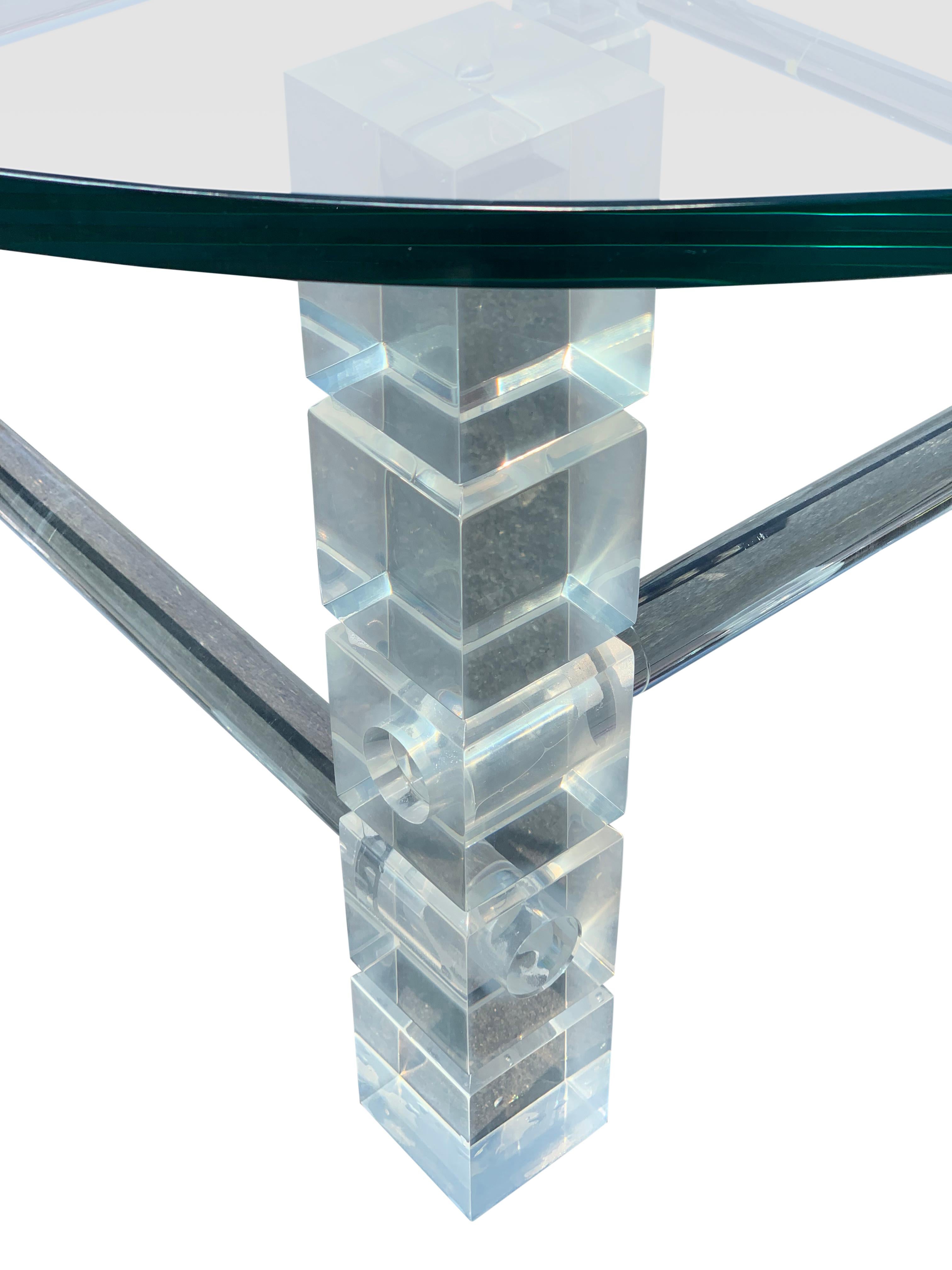 Verre Table basse sculpturale en lucite et verre du milieu du siècle dernier en vente