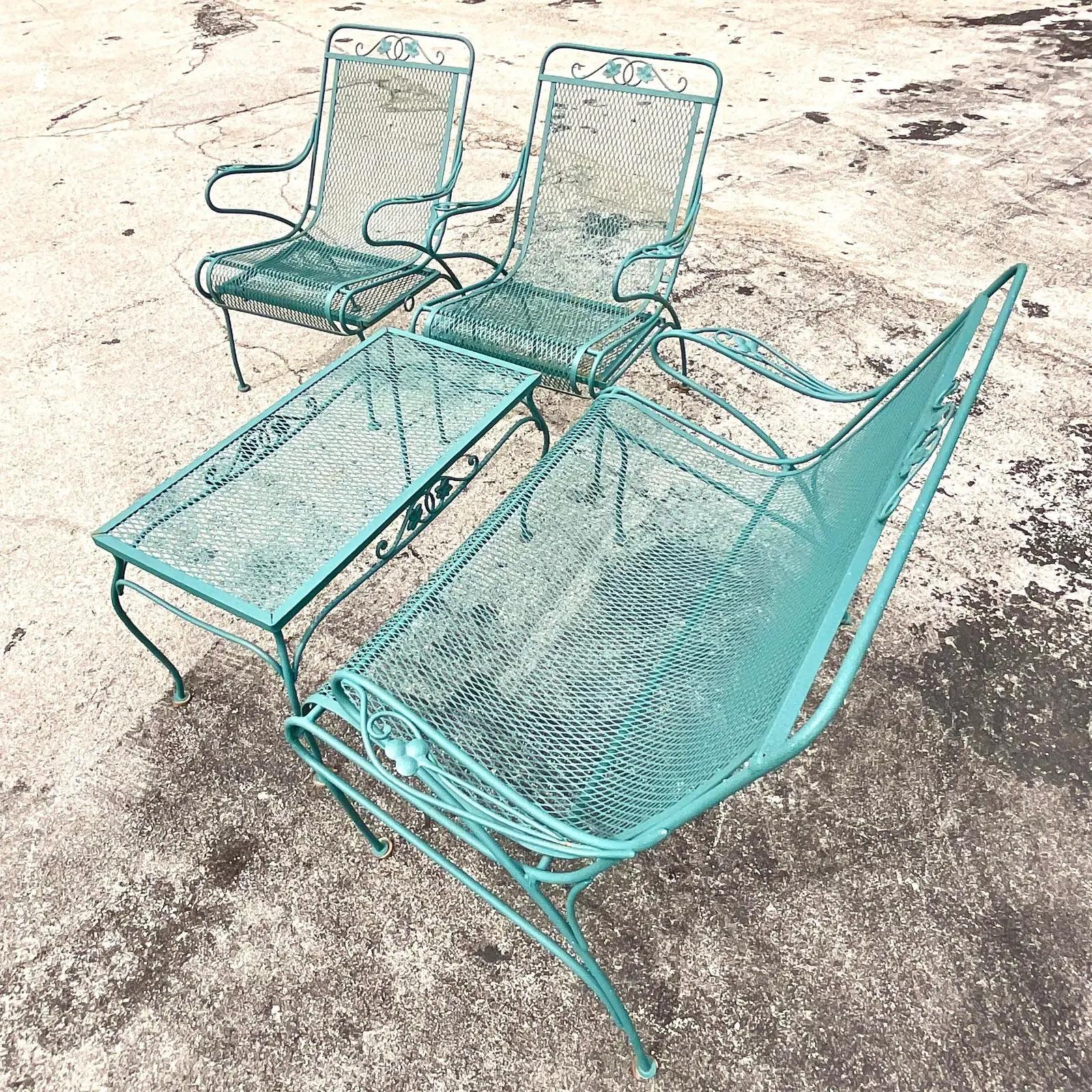 Vintage Mid-Century Russell Woodard Outdoor Sofa and Chairs with Table, 4 Pieces In Good Condition In west palm beach, FL