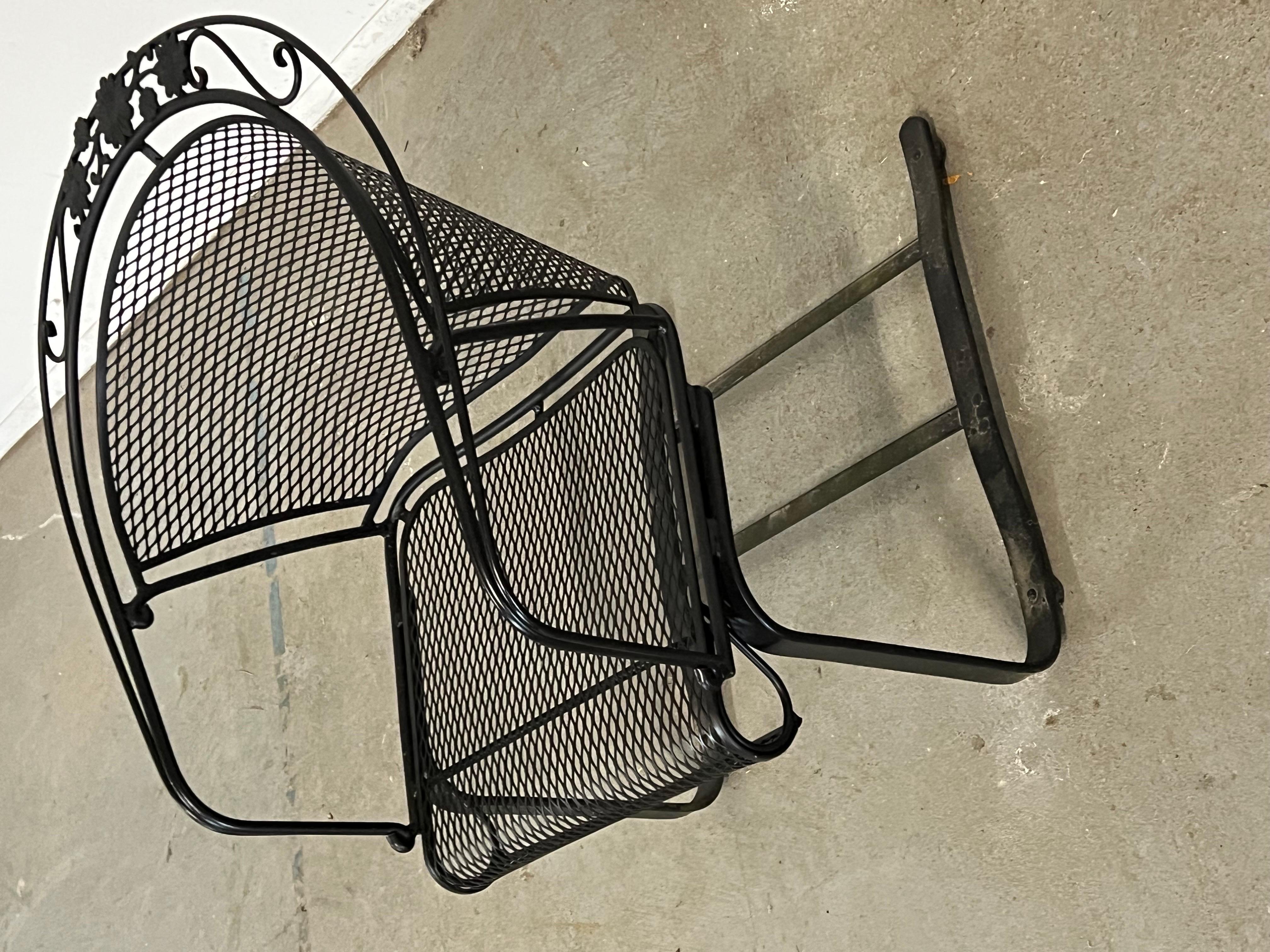 Vintage Mid-Century Salterini Curve Back Outdoor Cantilever/Springer Arm Chair In Good Condition For Sale In Wilmington, DE