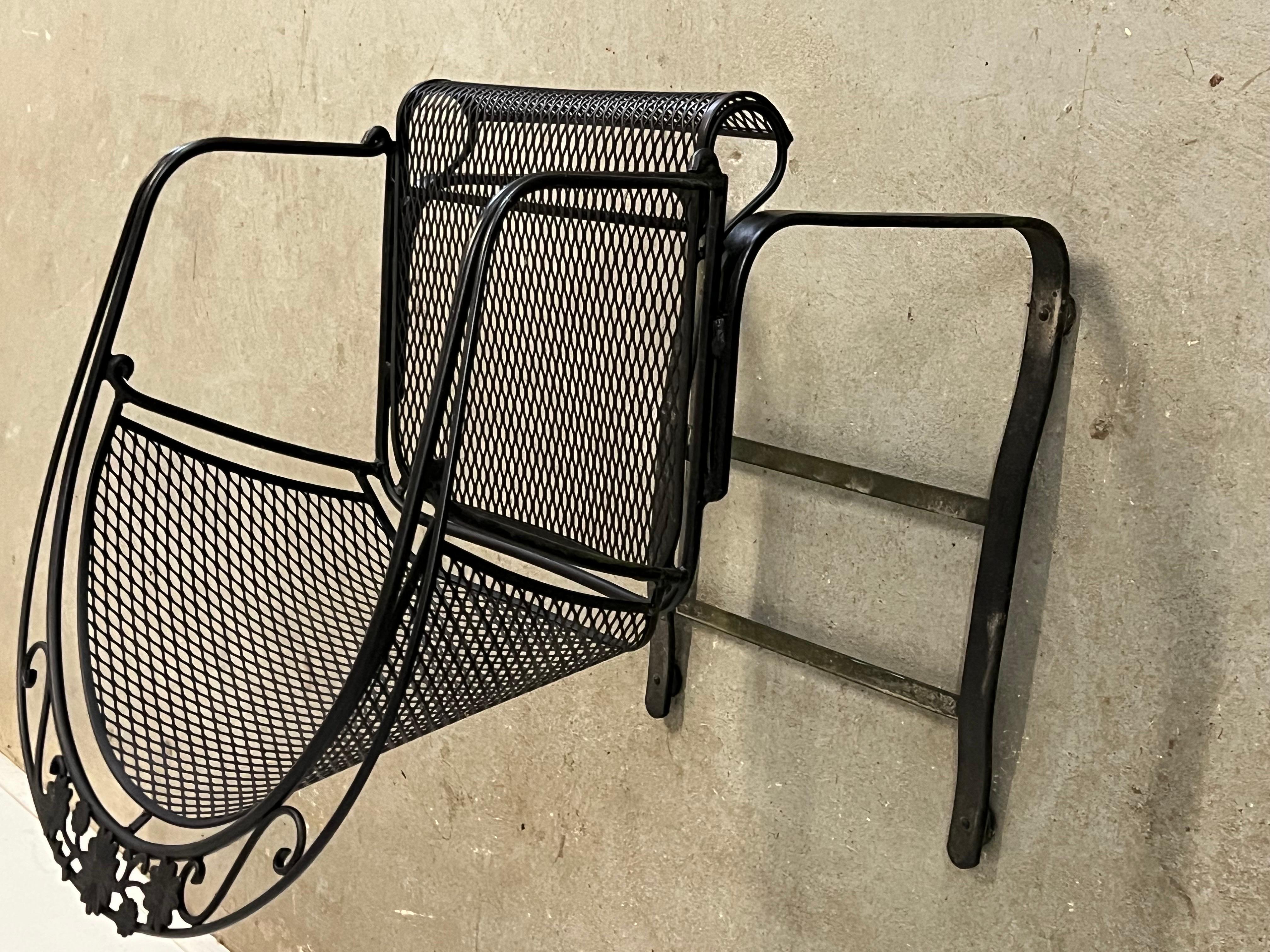 Vintage Mid-Century Salterini Curve Back Outdoor Freischwinger/Springer Arm Chair (Ende des 20. Jahrhunderts) im Angebot