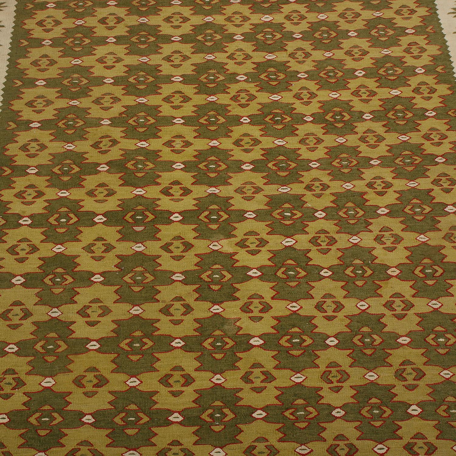 Sarkoy Beige-Brauner und grüner Woll-Kelim-Teppich von Teppich & Kelim aus der Mitte des Jahrhunderts (Türkisch) im Angebot