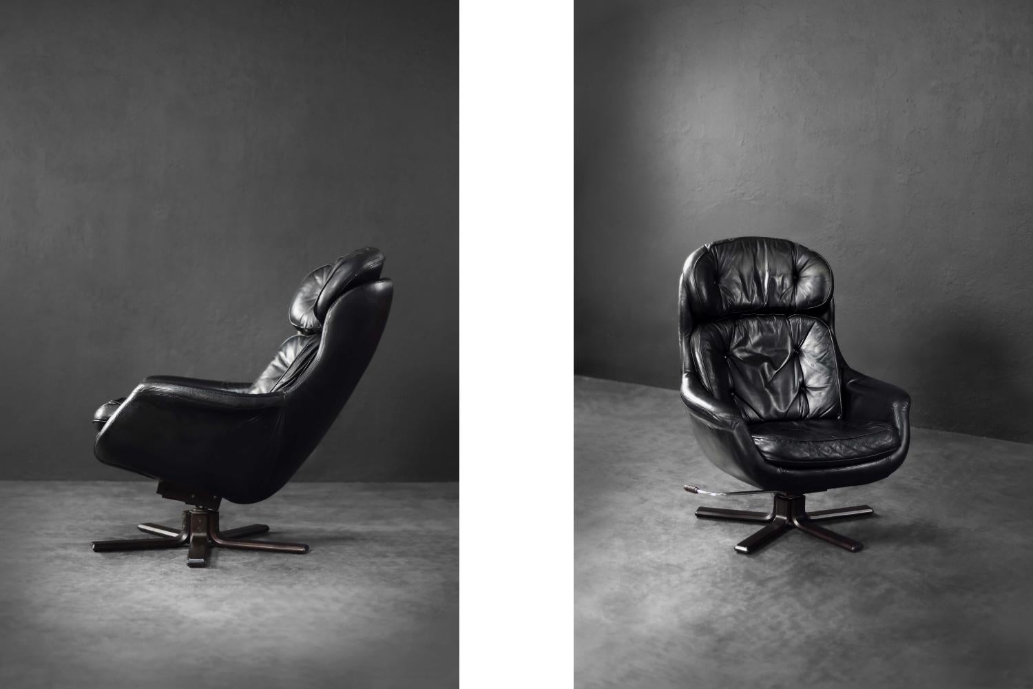 Cuir Vintage Mid-Century Scandinavian Modern Lounge Swivel Chair en cuir noir, 1970 en vente