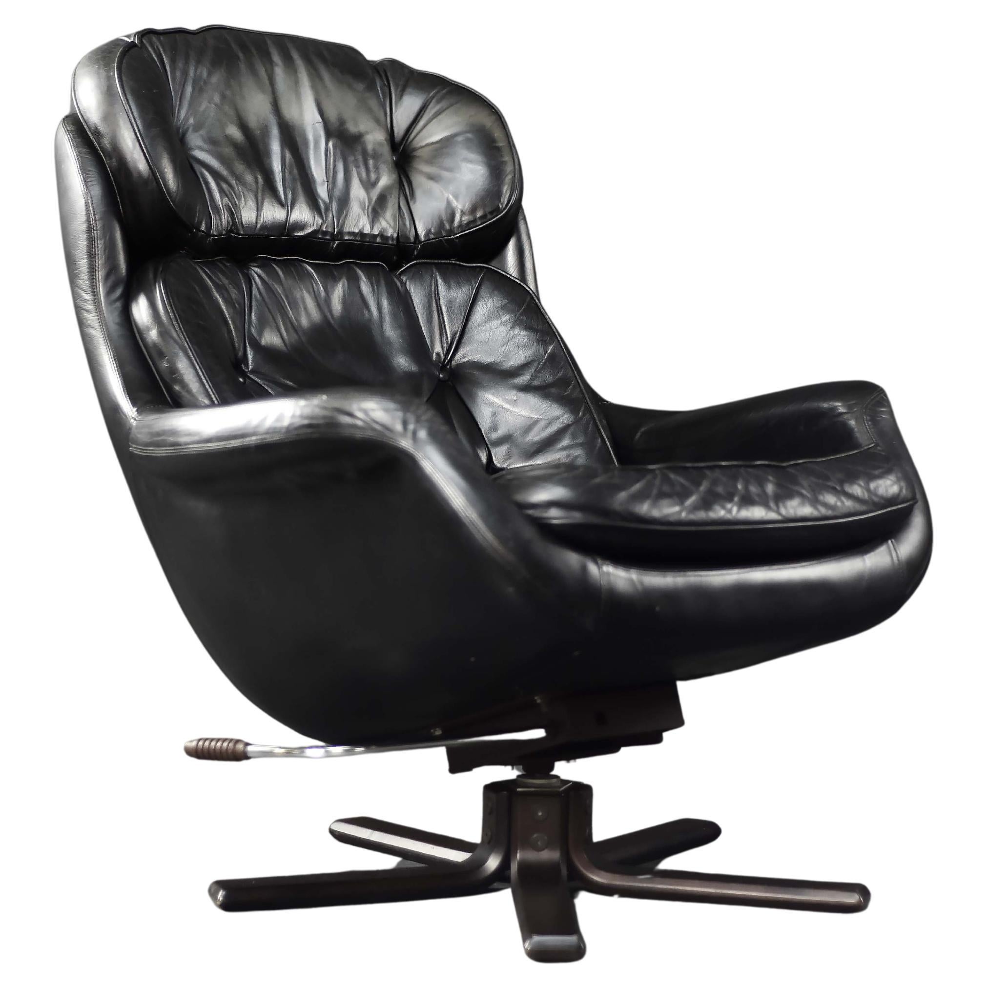 Vintage Mid-Century Scandinavian Modern Lounge Swivel Chair en cuir noir, 1970