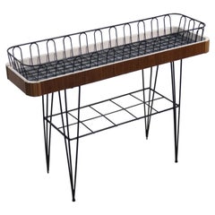 Support à fleurs vintage en bois et métal noir de style scandinave moderne du milieu du siècle dernier, années 1950