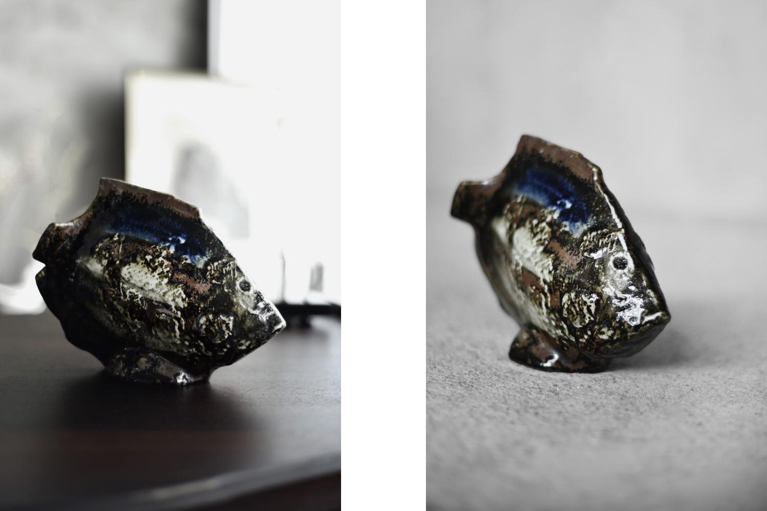 Mid-Century moderno Vintage Mid-Century Scandinavian Modern Brown and Cobalt Stoneware Fish Figurine in vendita