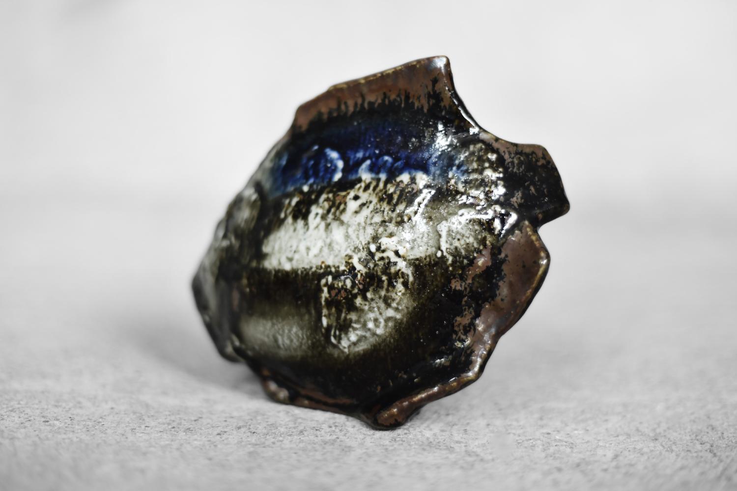 Vintage Mid-Century Scandinavian Modern Brown and Cobalt Stoneware Fish Figurine In condizioni ottime in vendita a Warszawa, Mazowieckie