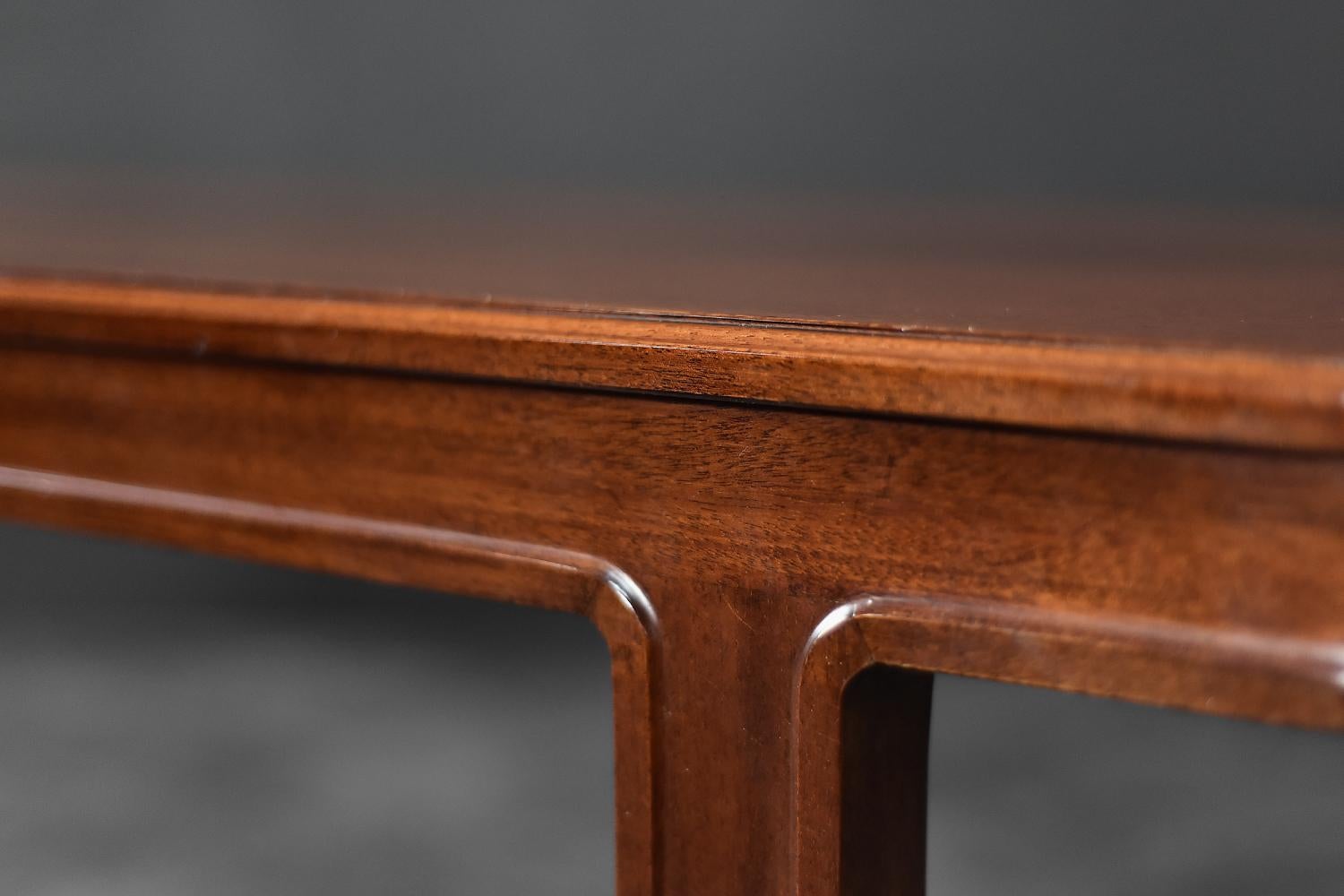 Suédois Vintage Mid-Century Scandinavian Modern Mahogany Coffee Table by Tranås, 1950s en vente