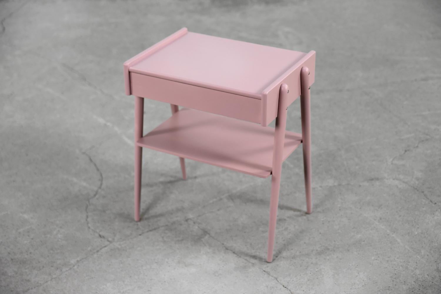 Vintage Mid-Century Scandinavian Modern Pastel Powder Pink Teak Nightstand, 1950 In Good Condition For Sale In Warszawa, Mazowieckie