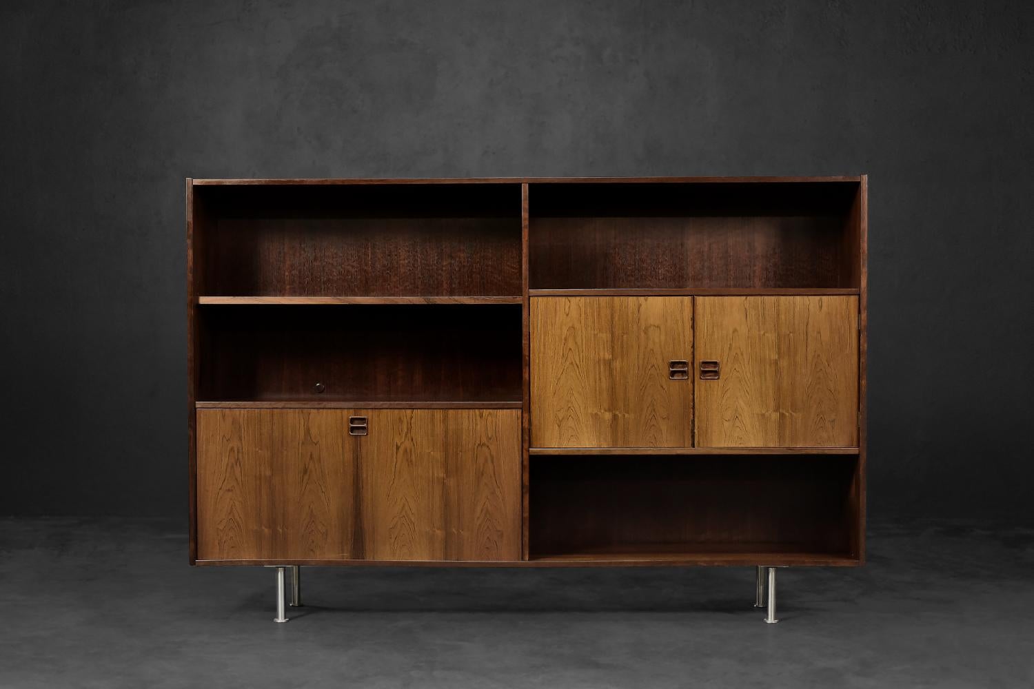 This large cabinet was designed by Ærthøj Jensen and Tage Mølholm for the Danish Herning factory during the 1960s. It is made of noble rosewood. The dark color of the wood contrasts perfectly with the lighter door elements. The piece of furniture