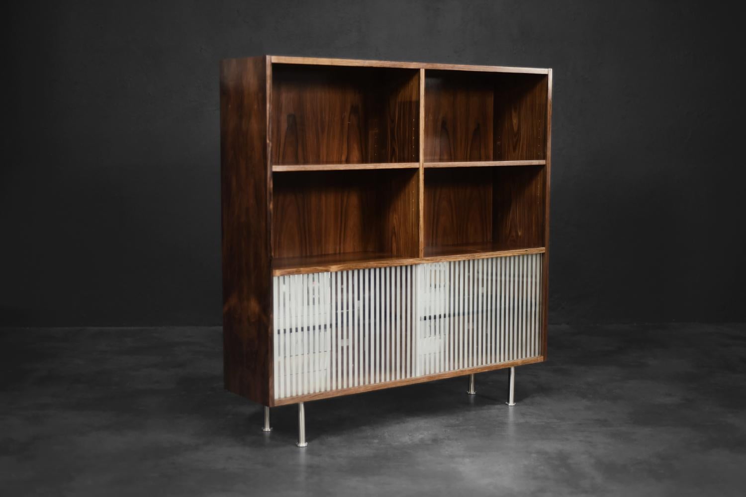 Tablero alto vintage escandinavo moderno de mediados de siglo con cristal, años 60 en venta 1