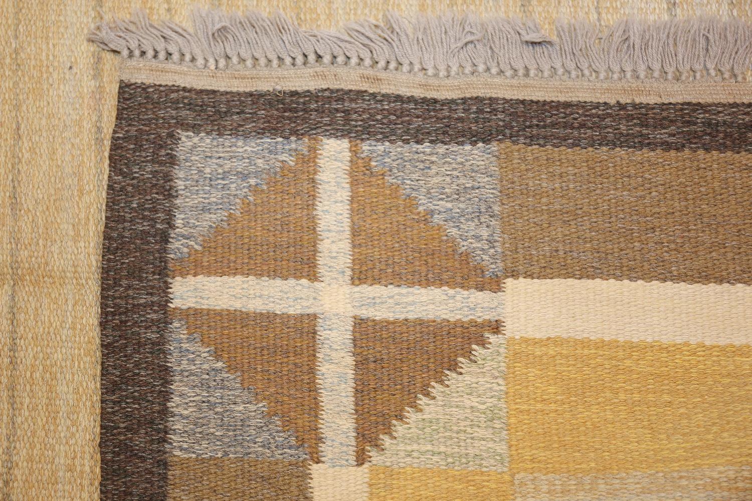 Mid-Century Modern Vintage Mid Century Scandinavian Swedish Kilim. Size: 5 ft 2 in x 8 ft For Sale