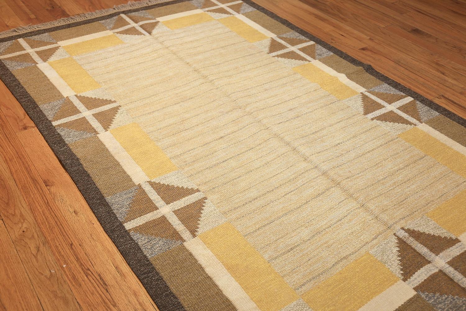 20th Century Vintage Mid Century Scandinavian Swedish Kilim. Size: 5 ft 2 in x 8 ft